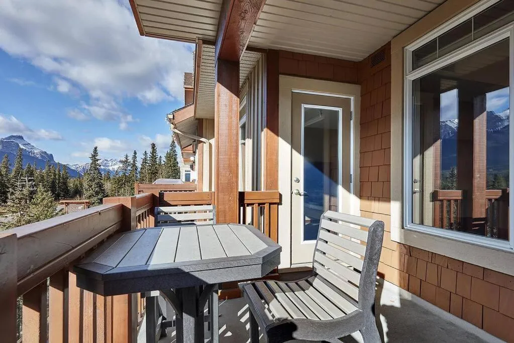 Mountain View Escape with open hot tub, Views!!