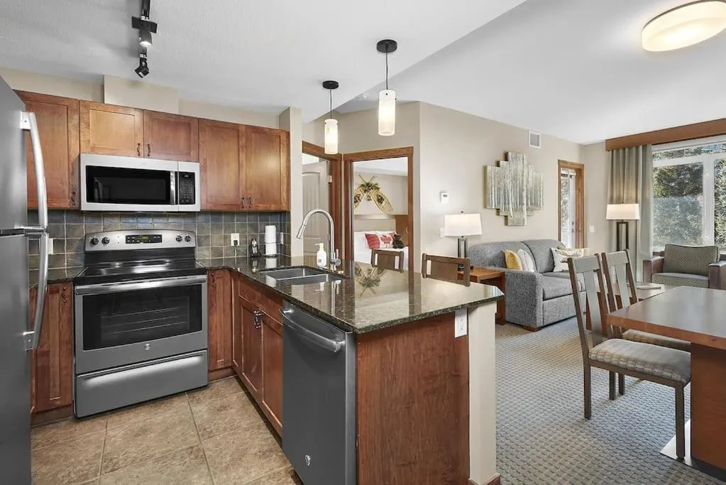 Mountain View Escape with open hot tub, Views!!