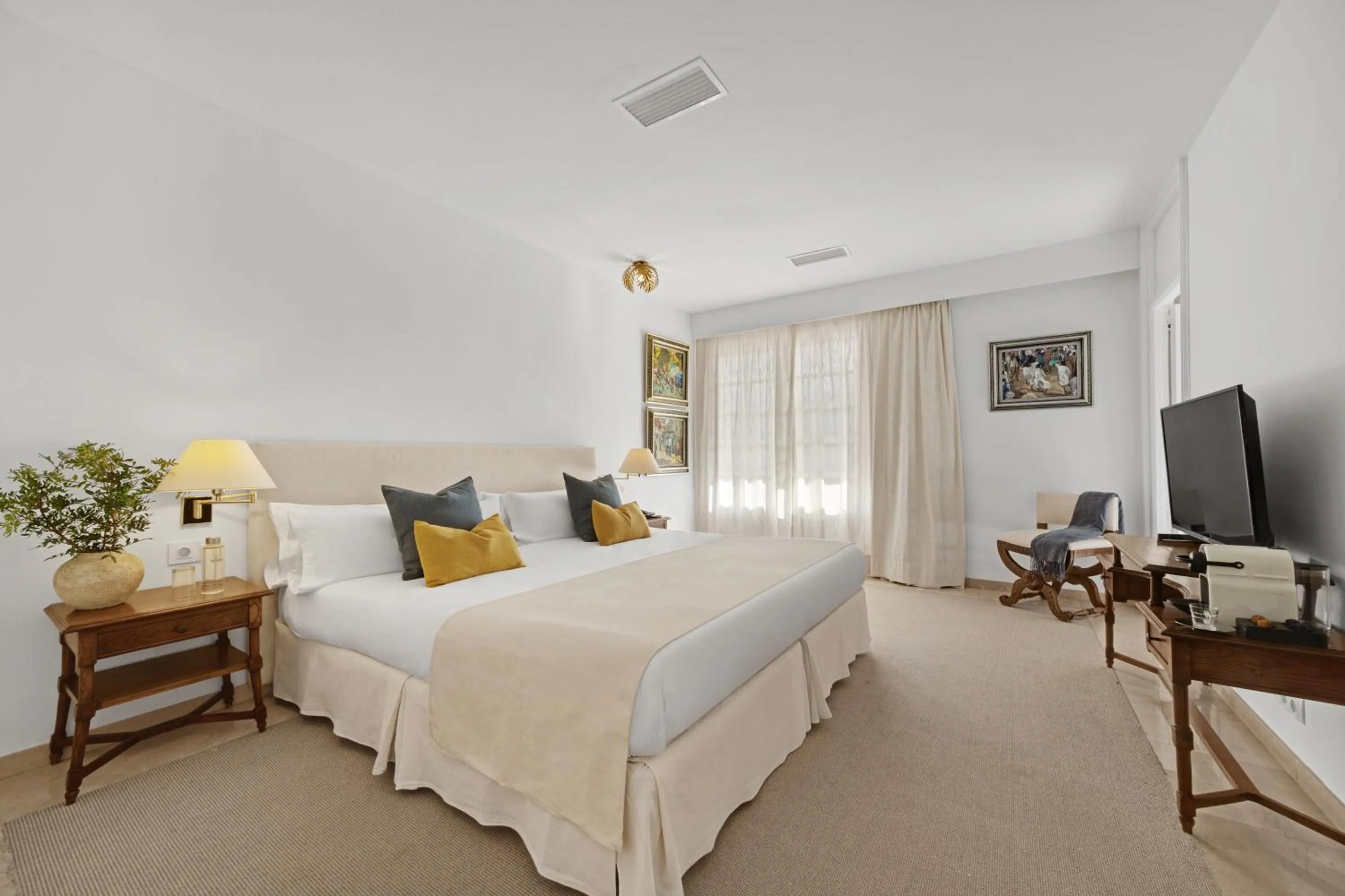 Bed in La Moraleja The Quiet Hotel - Adults Only