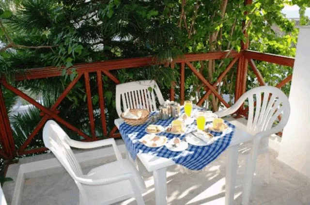 Continental breakfast in Rania Beach
