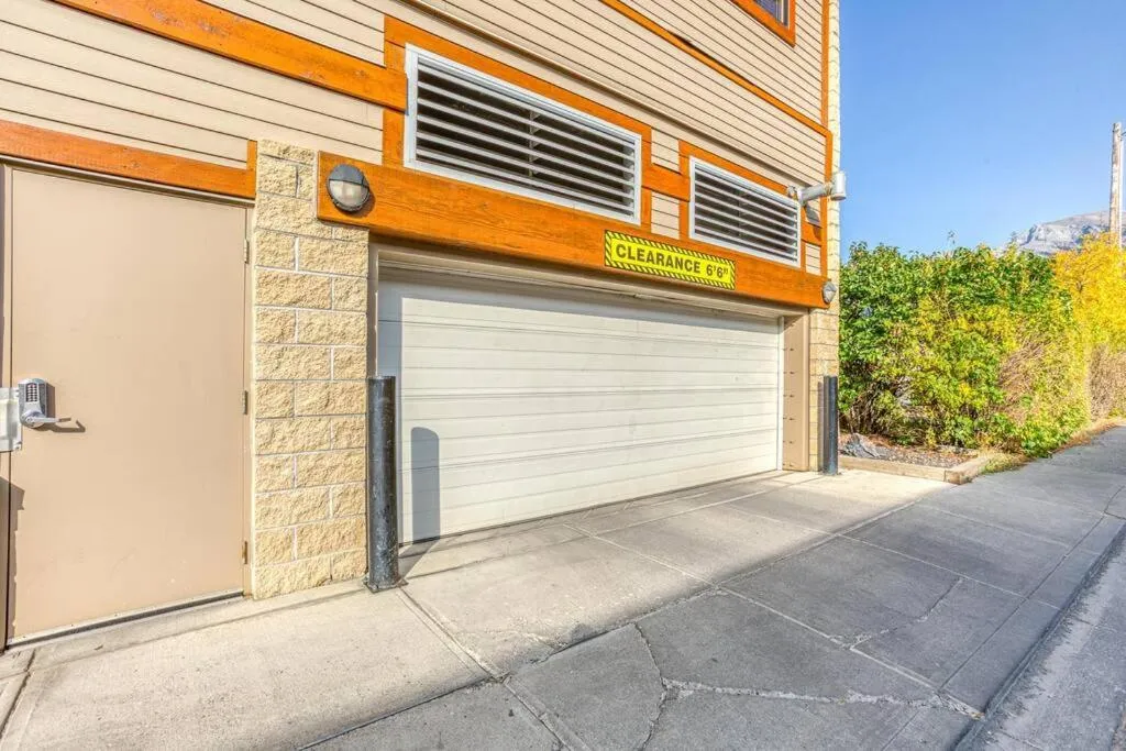 RidgeView Loft - Top Floor 2 Bed 2 Bath, Amazing Views