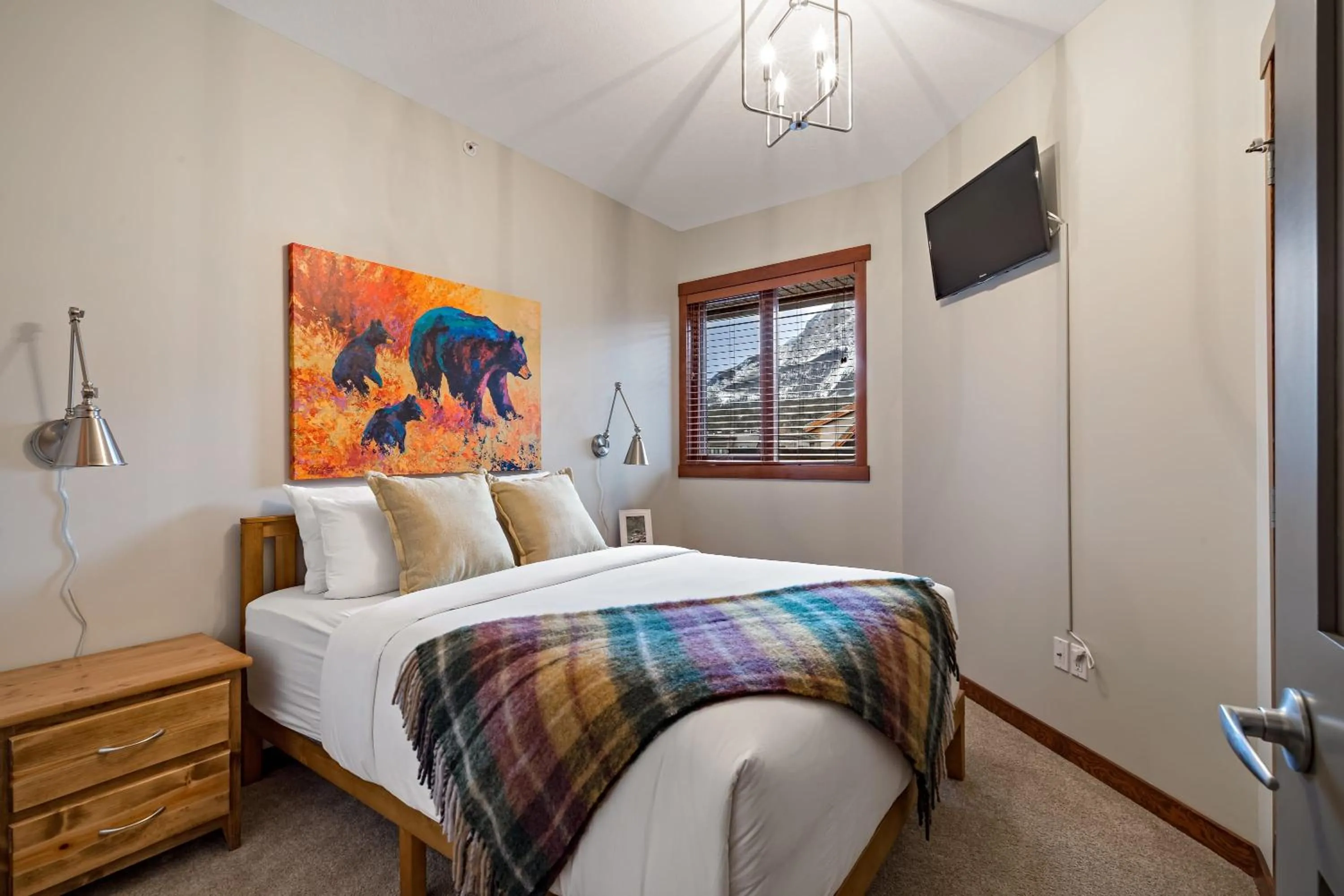 Bed in RidgeView Loft - Top Floor 2 Bed 2 Bath, Amazing Views