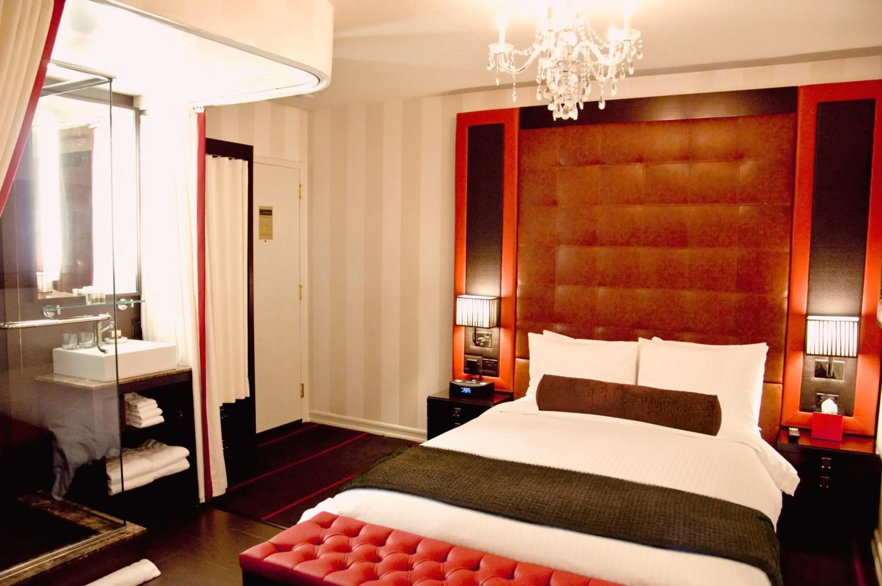 Deluxe Queen Room in Sanctuary Hotel New York Deluxe Queen Room in Sanctuary Hotel New York