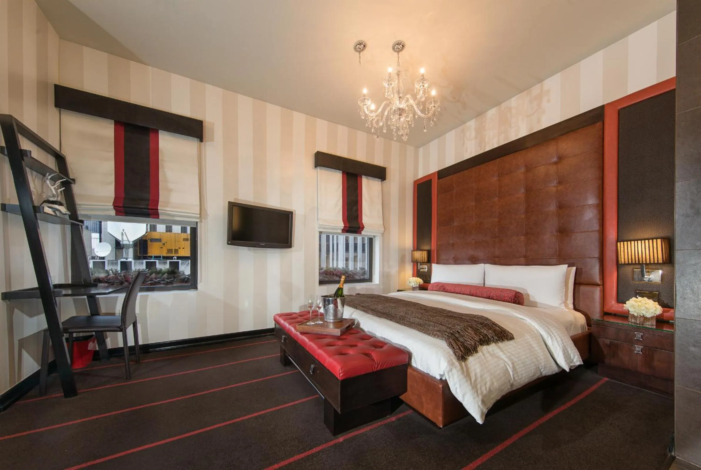 Bedroom, Bed in Sanctuary Hotel New York