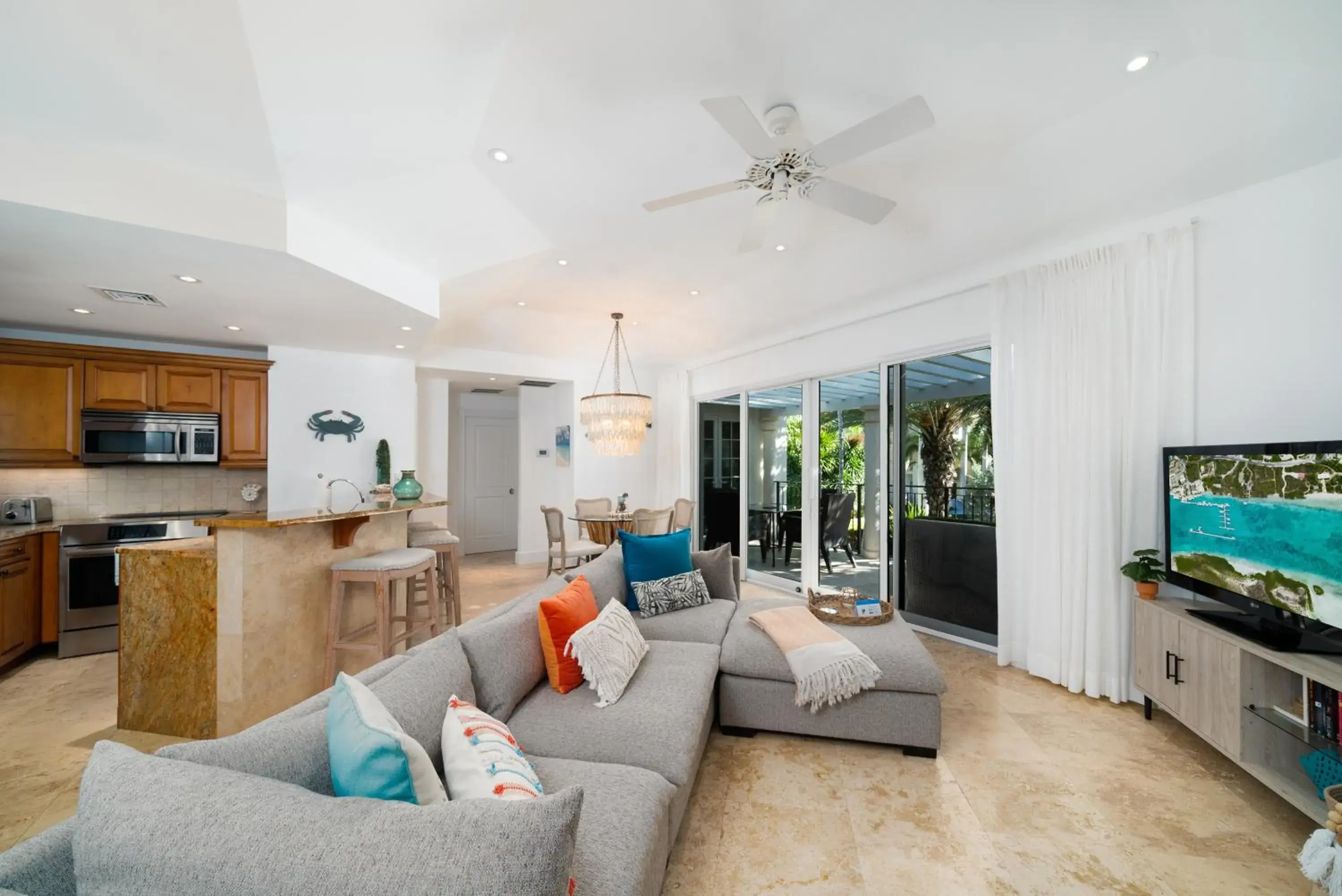 1 Bedroom Suite with Pool View in The Regent Grand 1 Bedroom Suite with Pool View in The Regent Grand