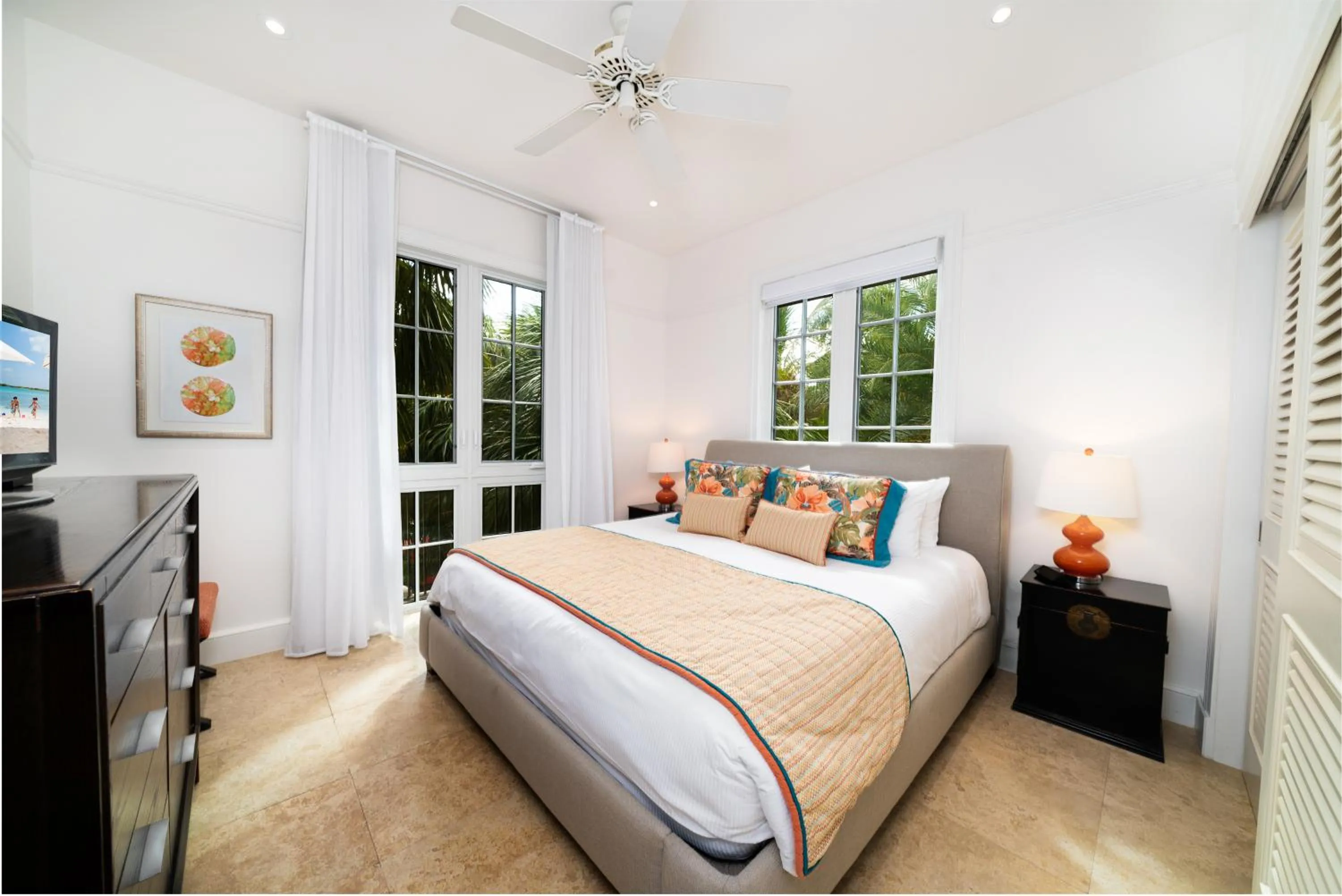 Bedroom, Bed in The Regent Grand