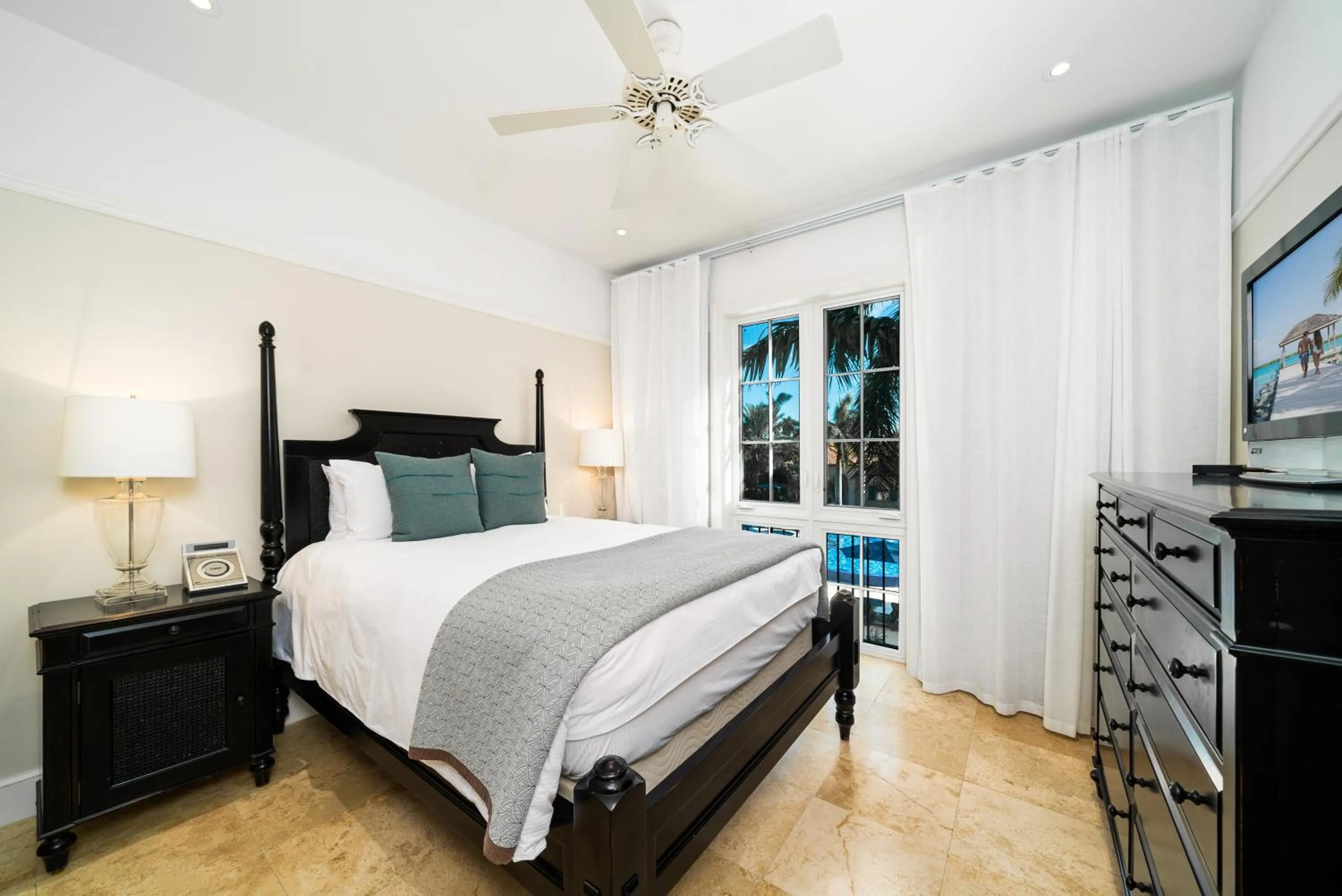 Bedroom, Bed in The Regent Grand