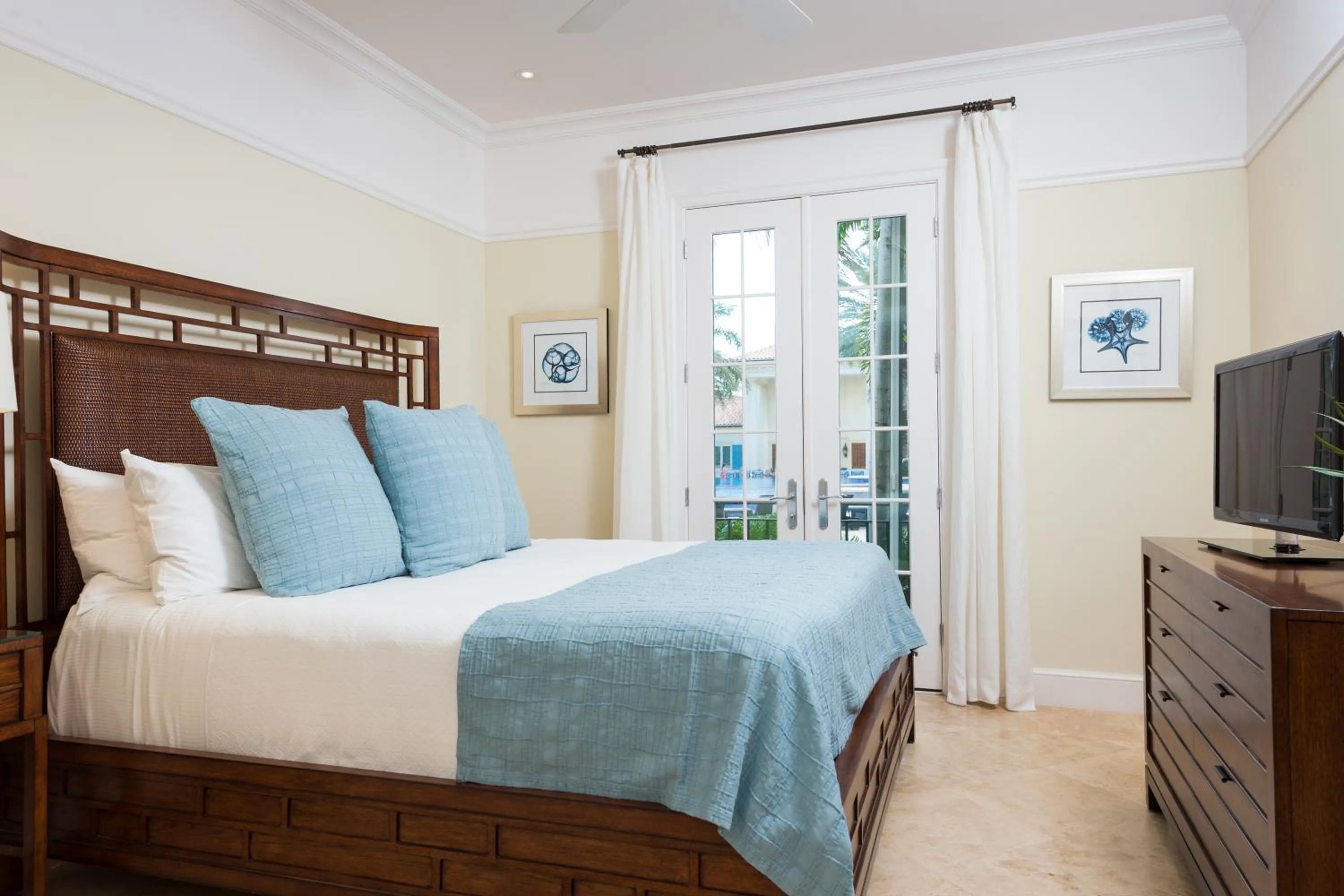 Bedroom, Bed in The Regent Grand