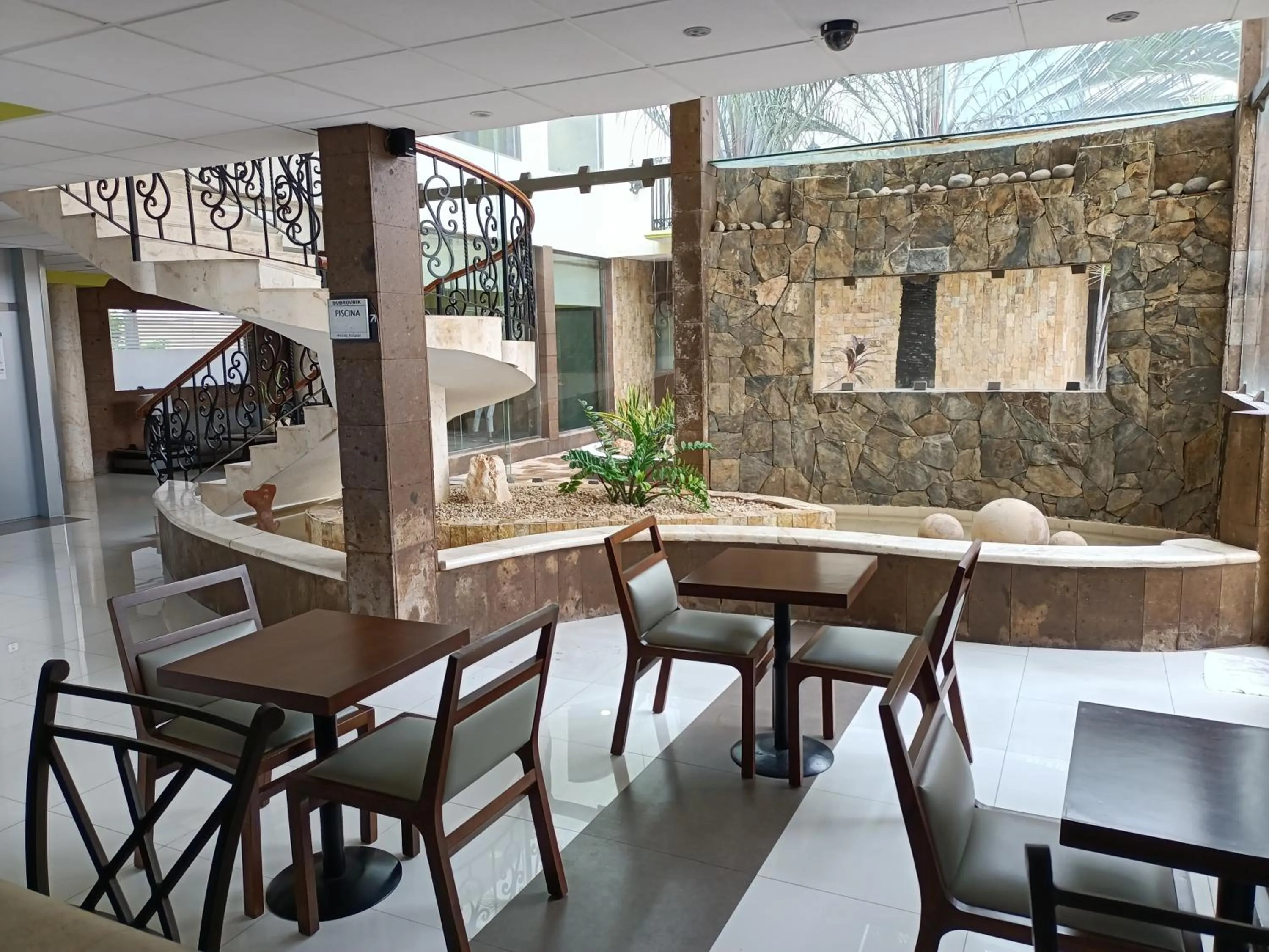 Restaurant/places to eat in Hotel Dubrovnik