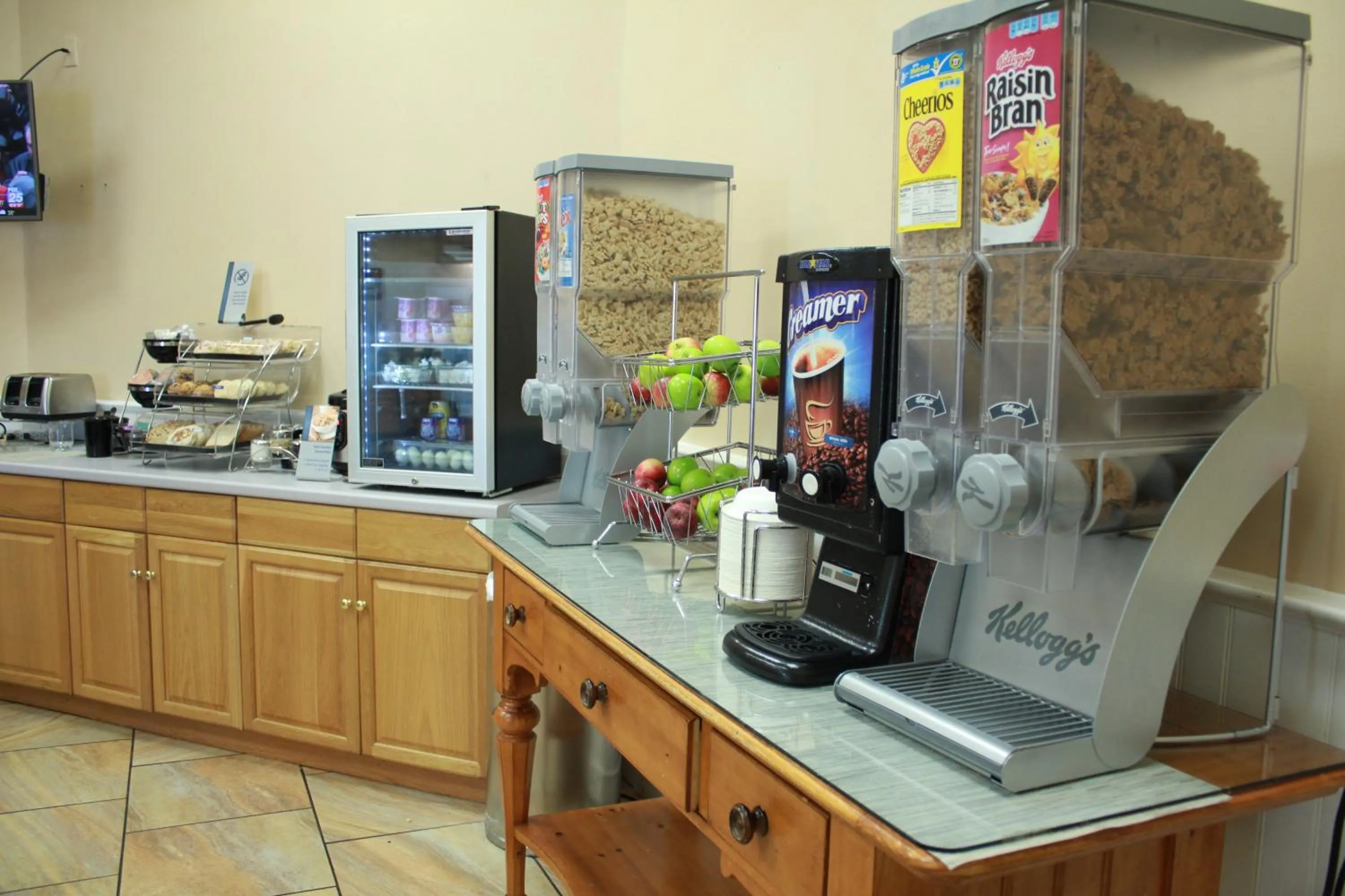 On site, Kitchen/Kitchenette in Best Western Merrimack Valley