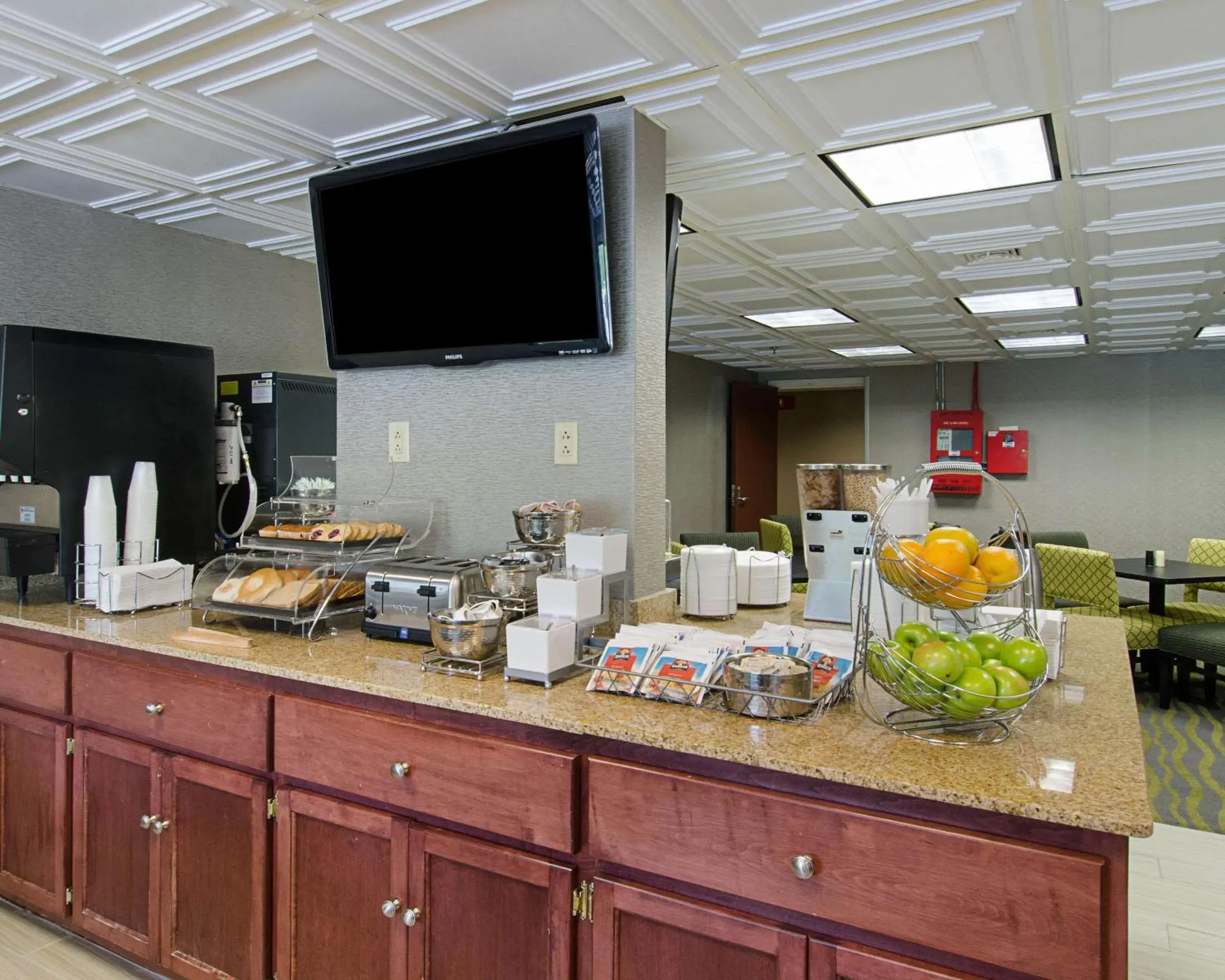Restaurant/places to eat, Food in Quality Inn & Suites Worcester