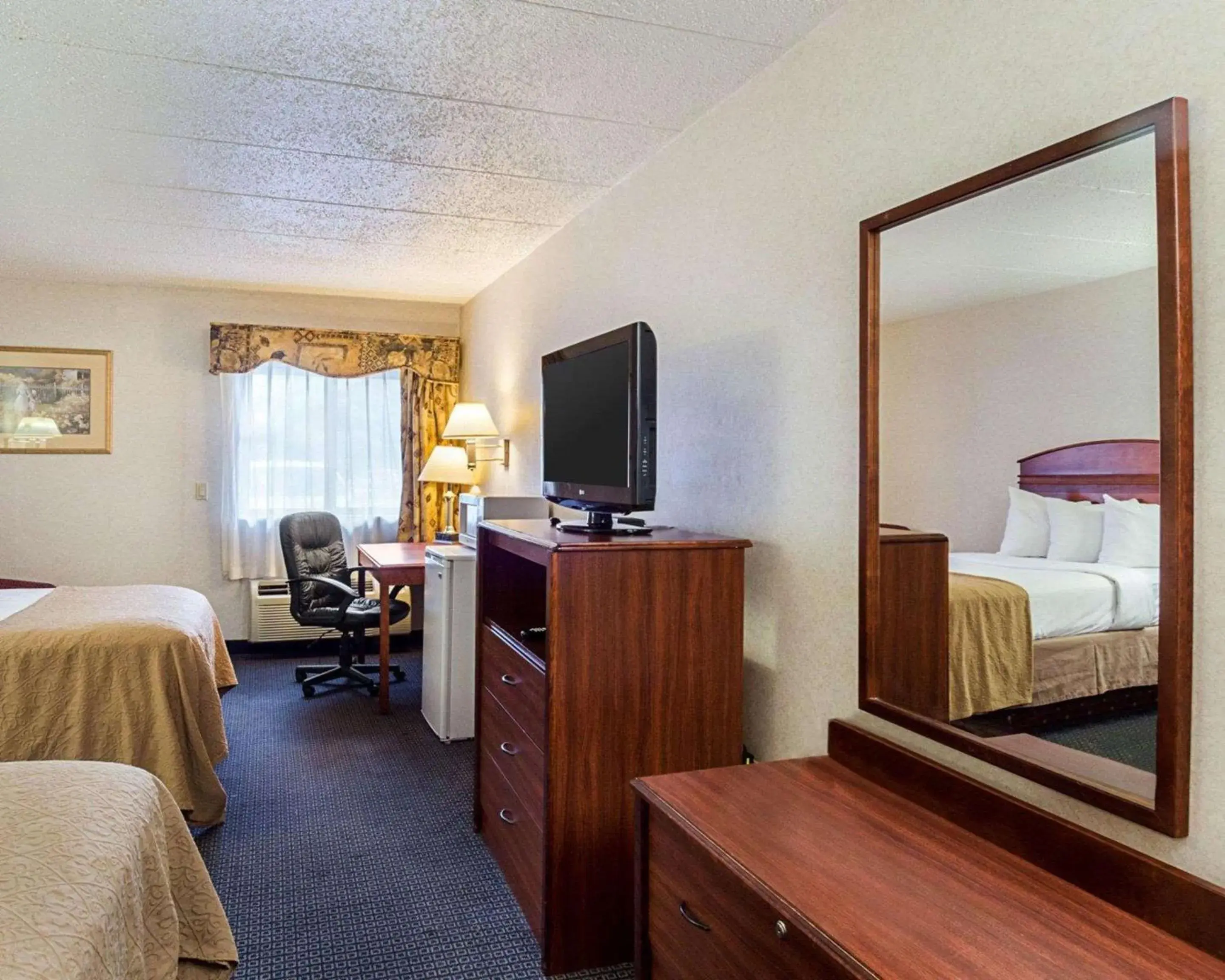 Photo of the whole room, TV/Entertainment Center in Quality Inn & Suites Worcester