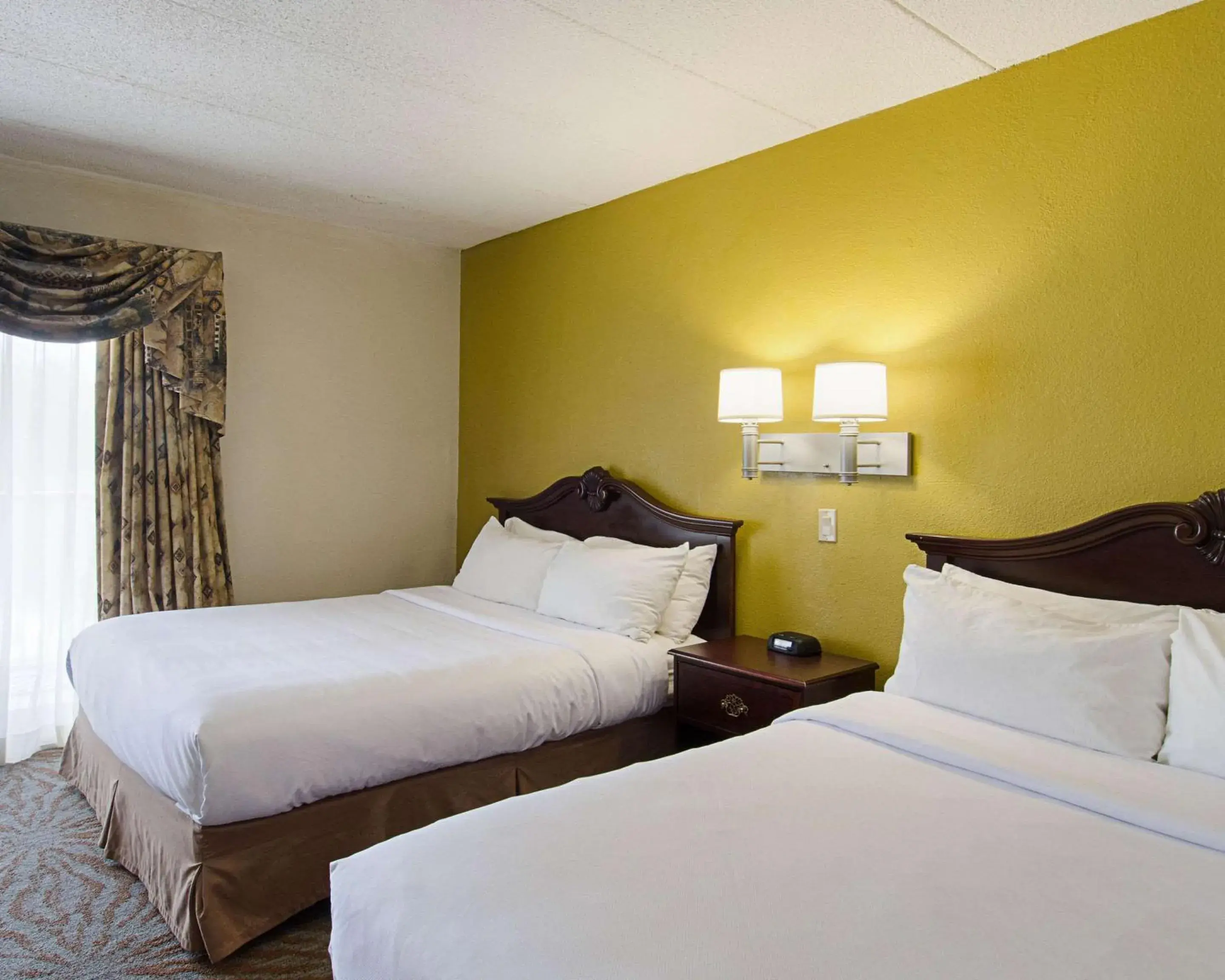 Photo of the whole room, Bed in Quality Inn & Suites Worcester