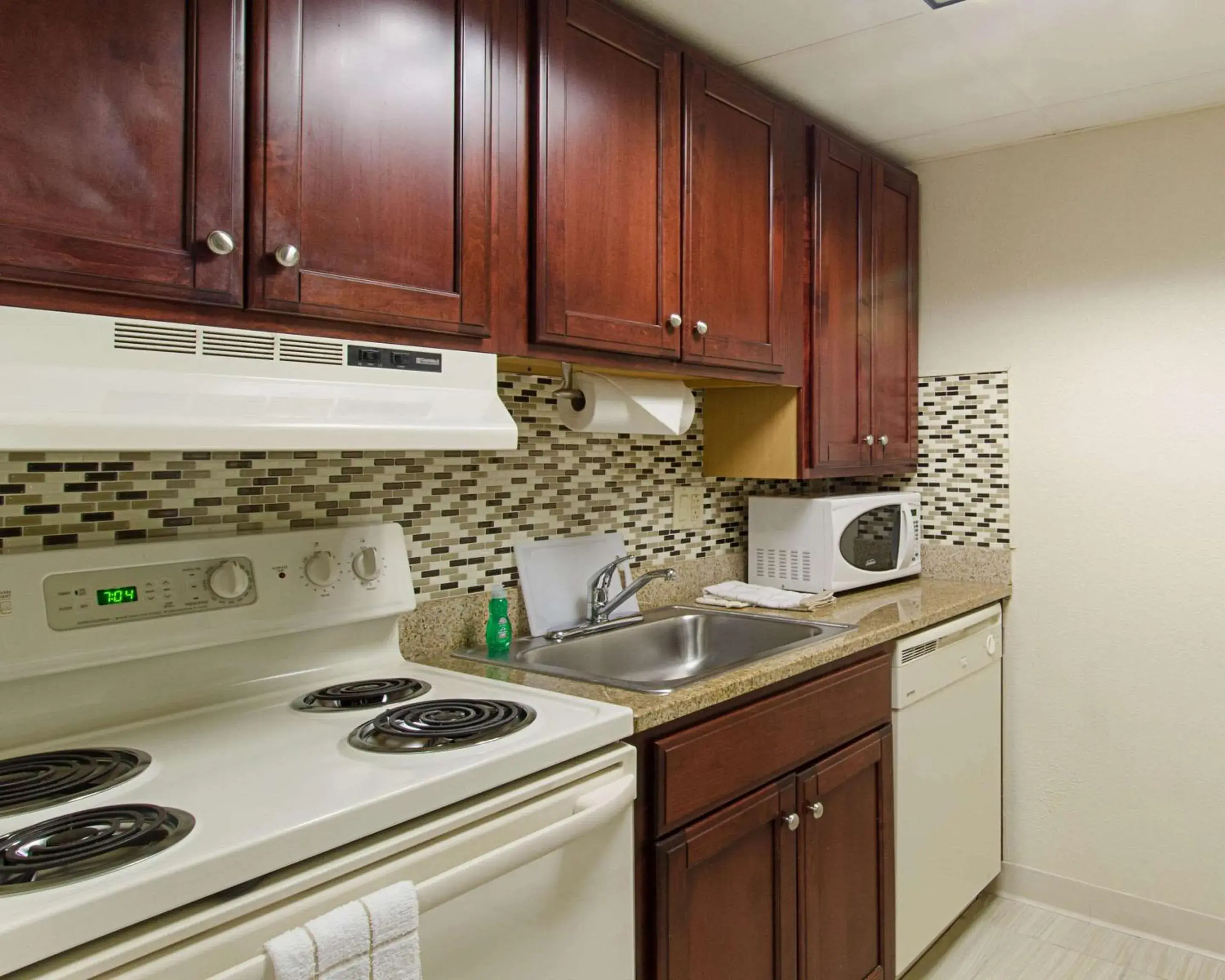 Photo of the whole room, Kitchen/Kitchenette in Quality Inn & Suites Worcester