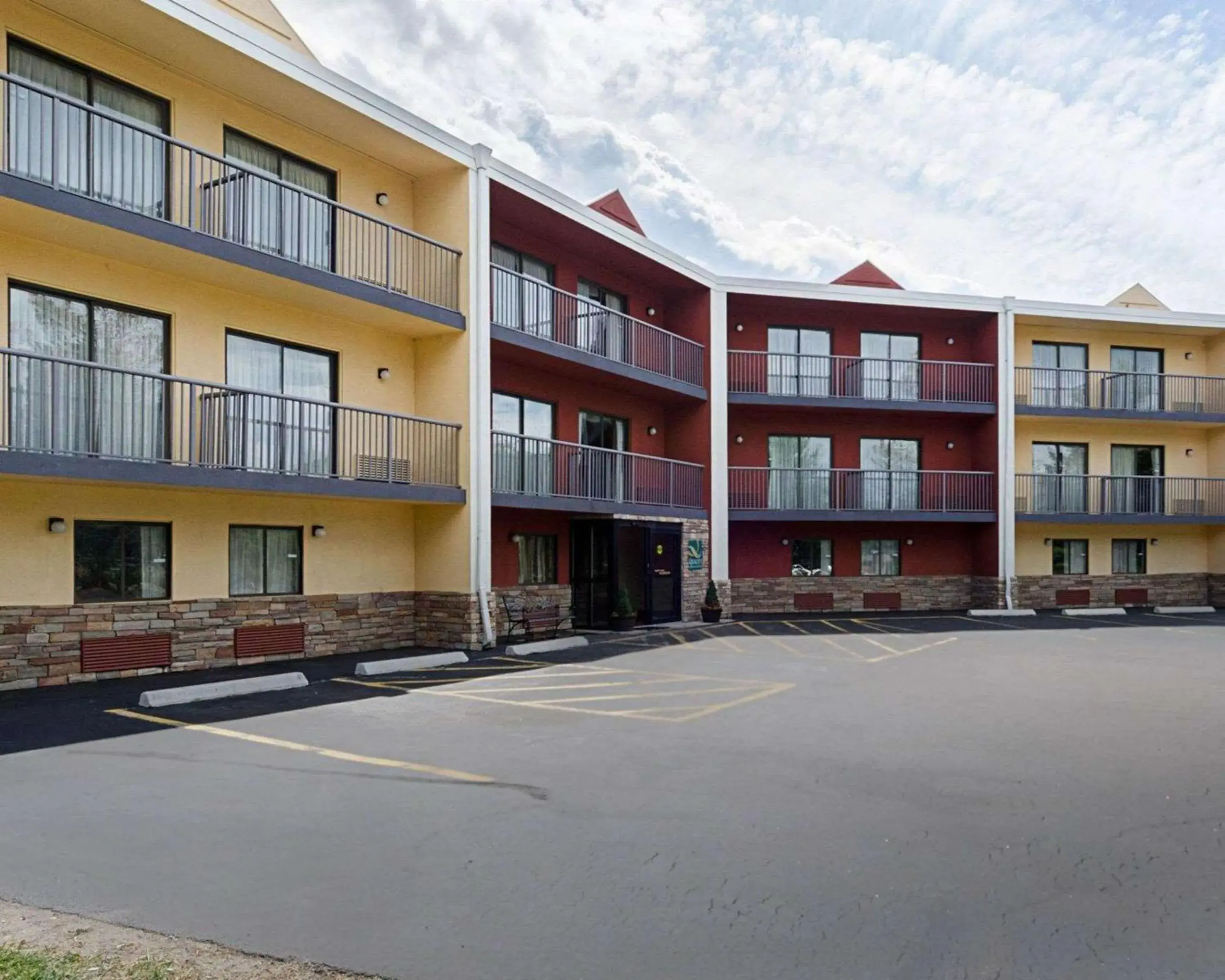 Property building in Quality Inn & Suites Worcester