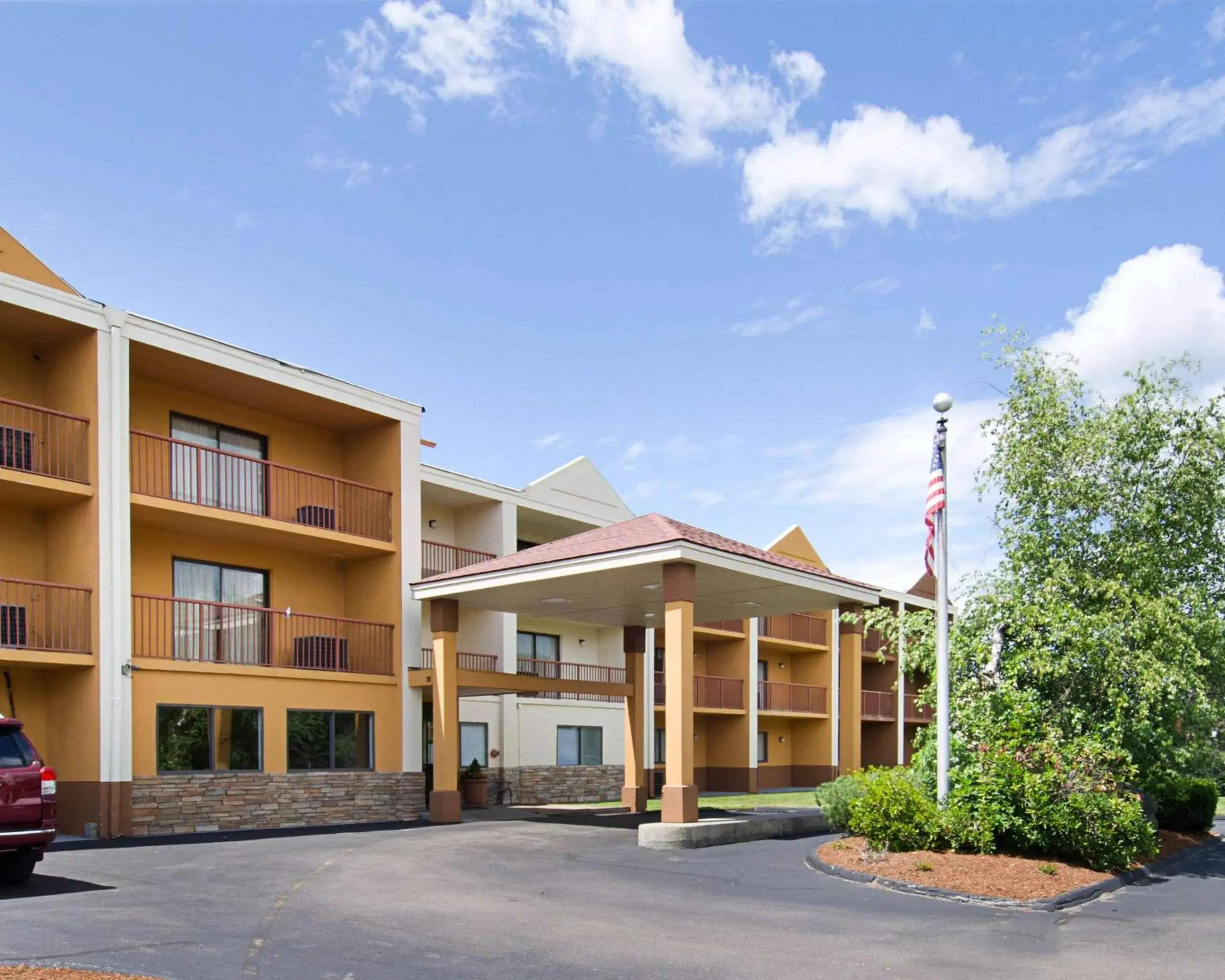 Property Building in Quality Inn & Suites Worcester