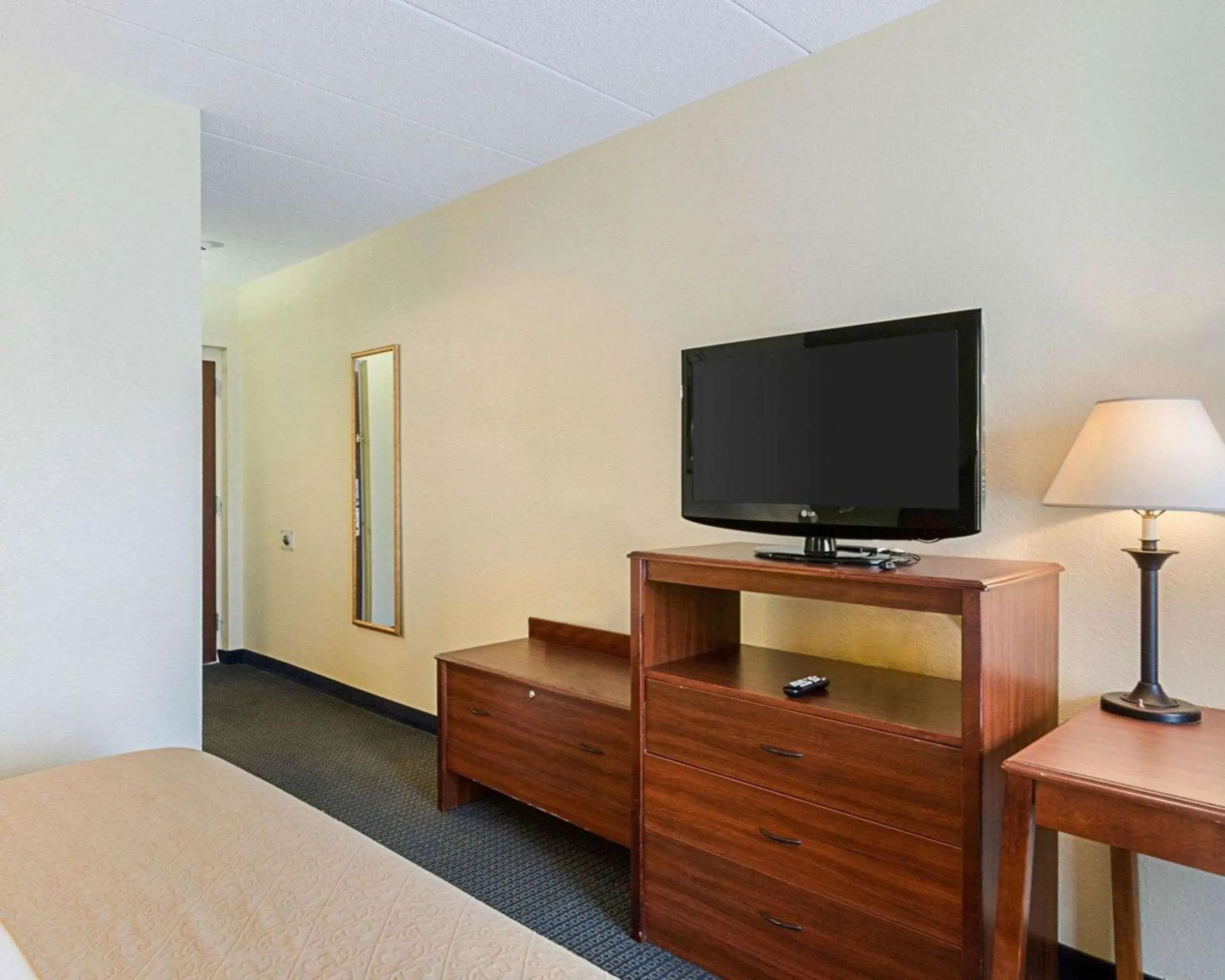 Photo of the whole room, TV/Entertainment Center in Quality Inn & Suites Worcester