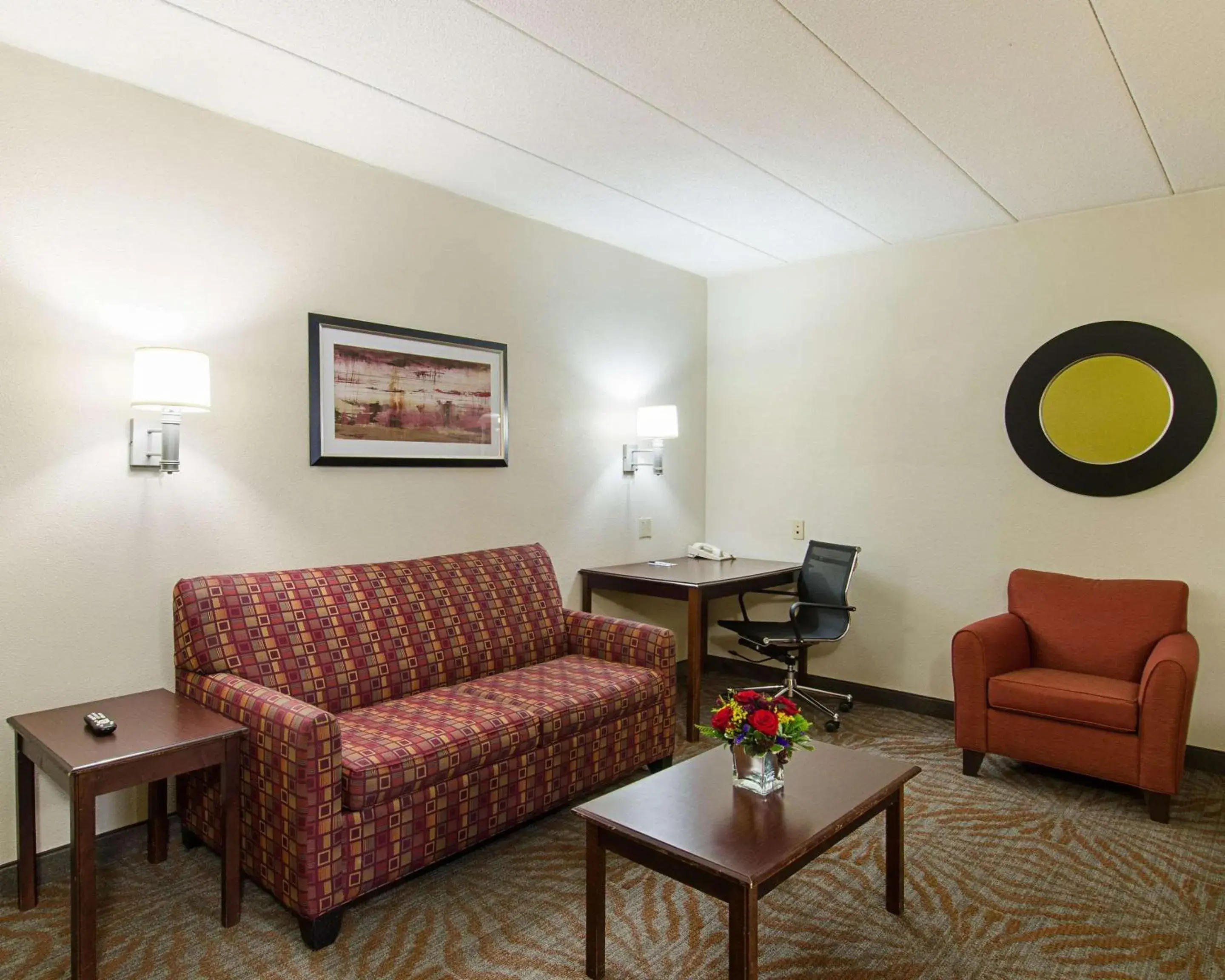 Photo of the whole room, Seating Area in Quality Inn & Suites Worcester