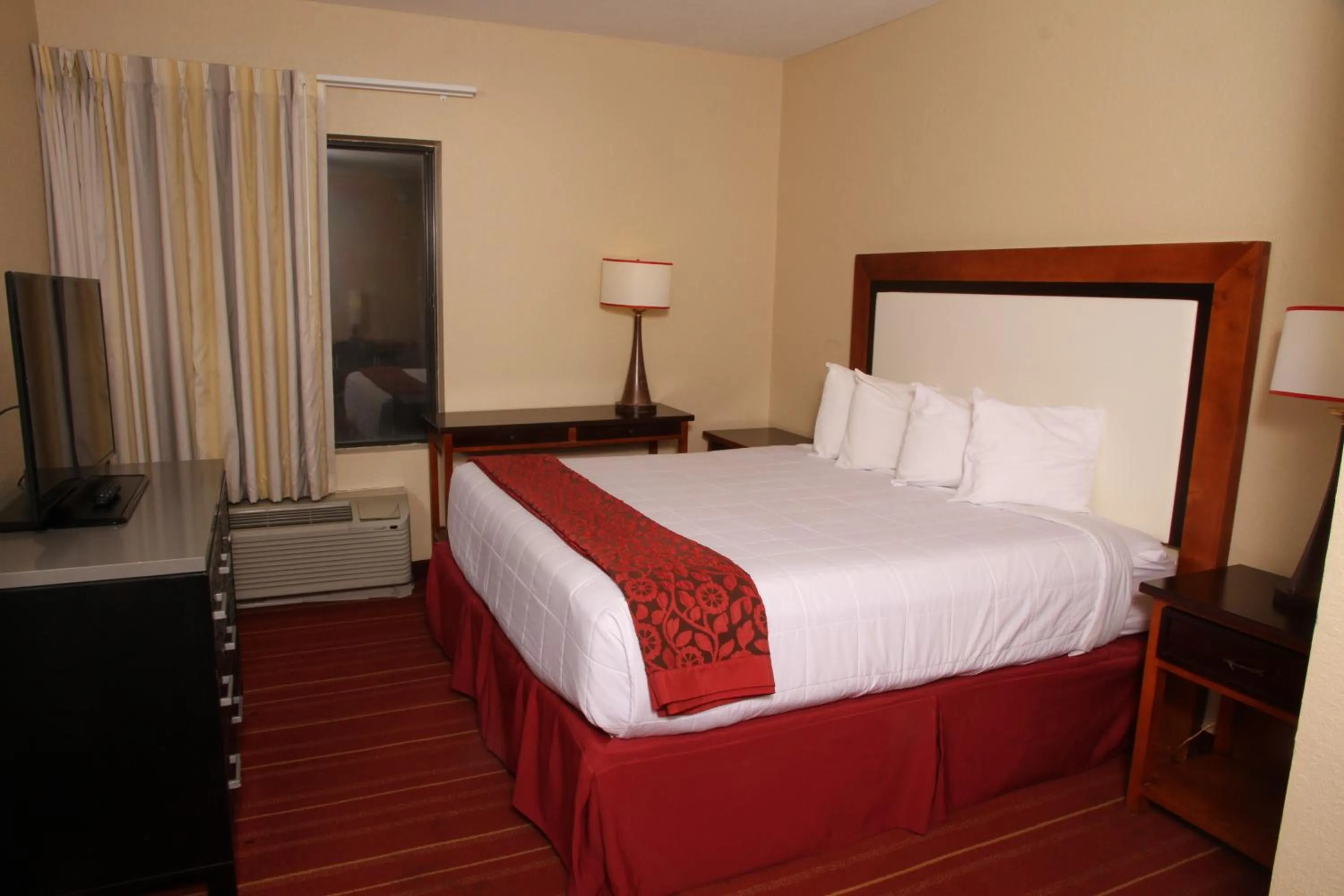 Bed in Days Inn by Wyndham Semmes Mobile