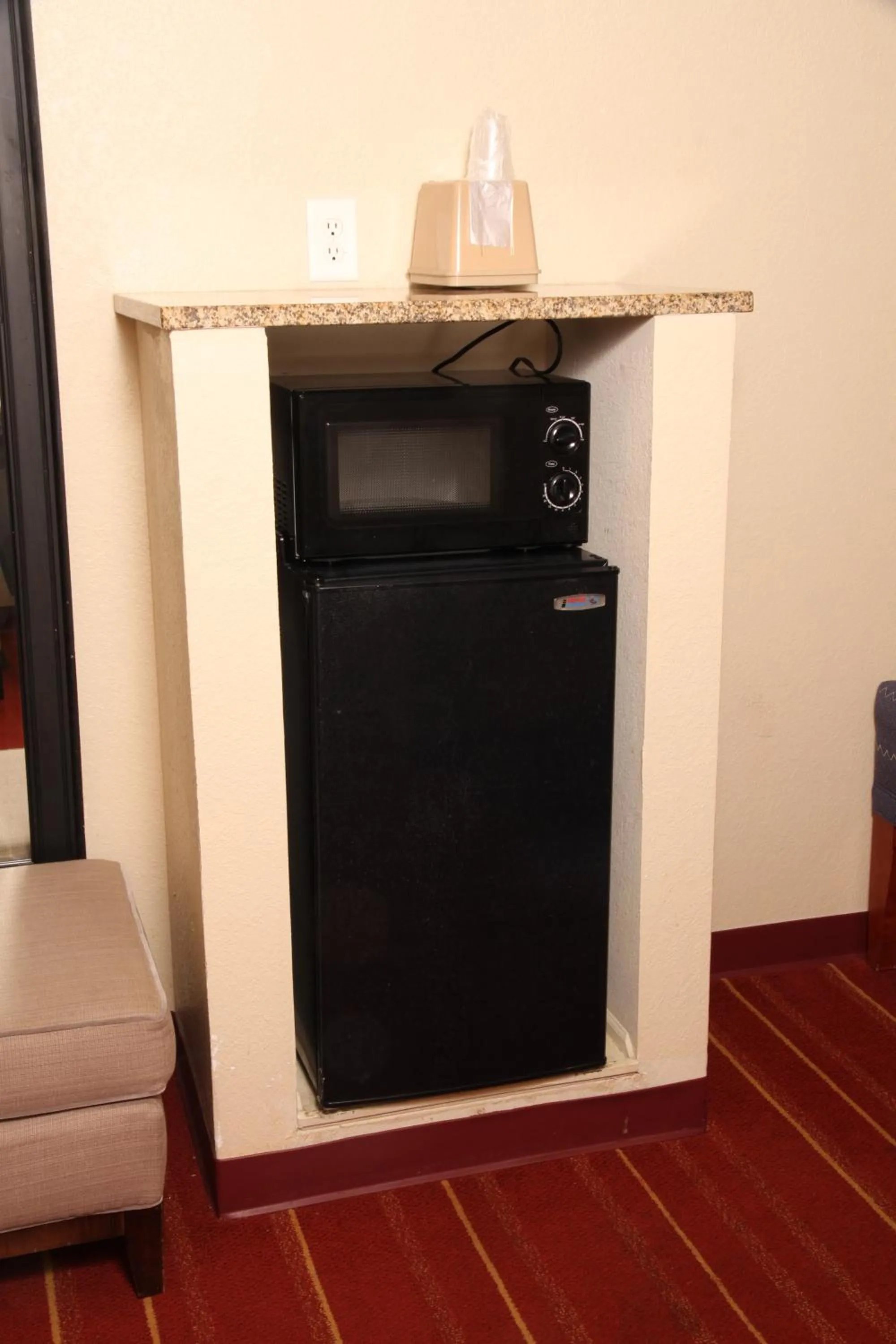 microwave in Days Inn by Wyndham Semmes Mobile