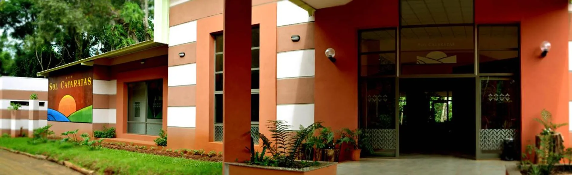 Facade/entrance in Hotel Sol Cataratas