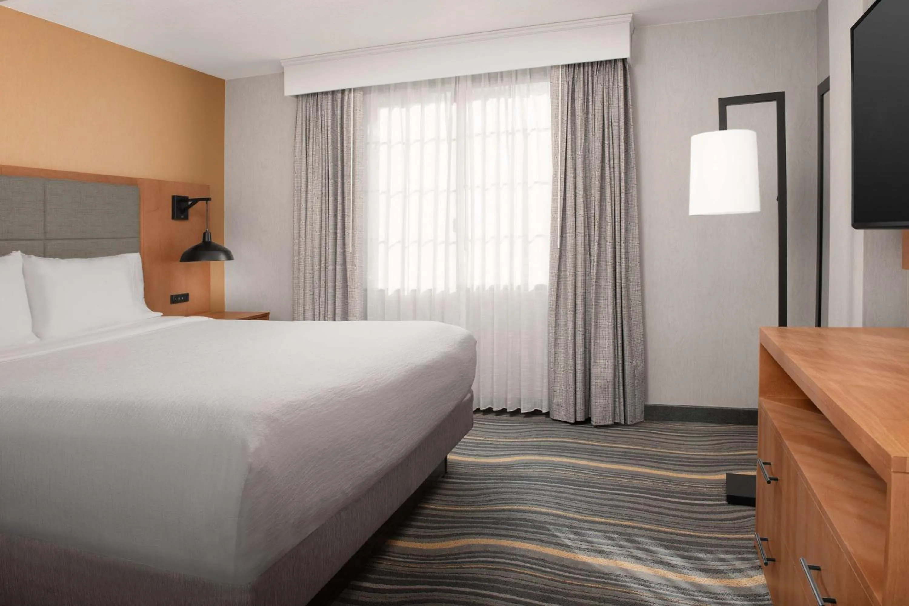 Bed in Embassy Suites La Quinta Hotel & Spa