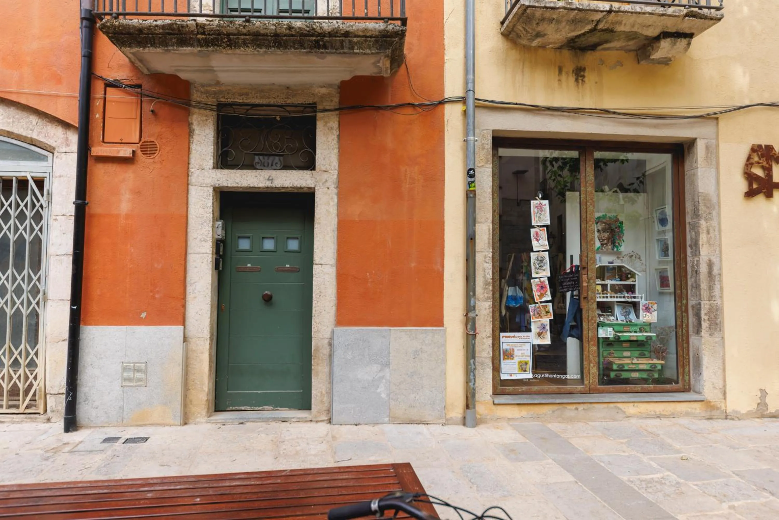 Property building in Bravissimo Apartaments Mora 4