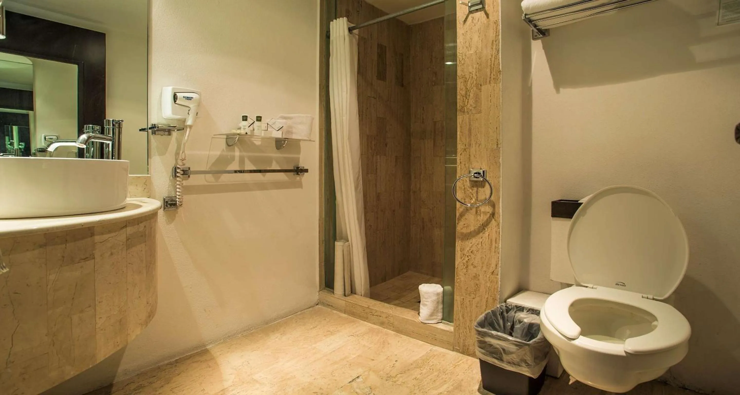 Photo of the whole room in Hotel Real de Puebla