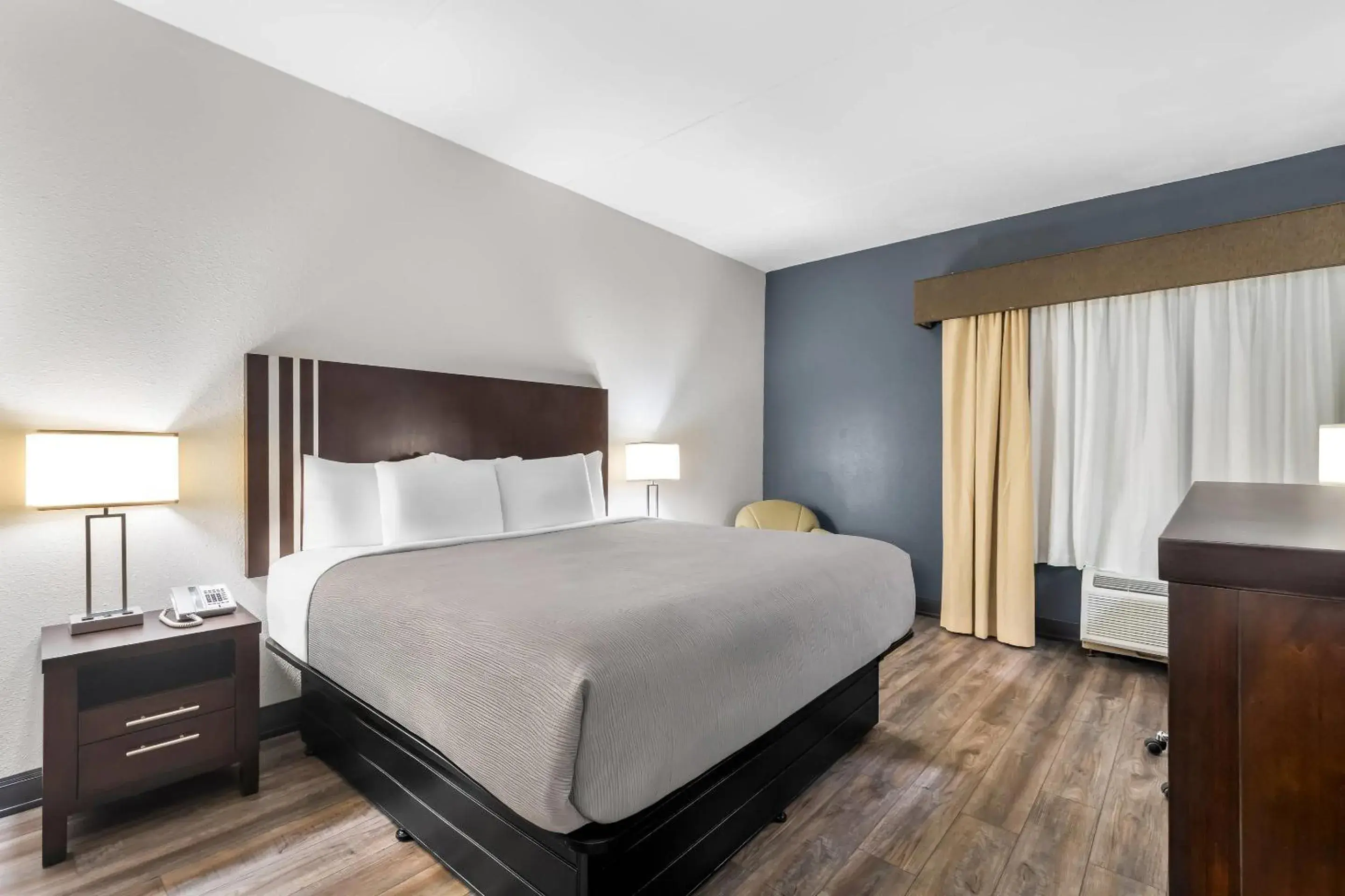 Bedroom, Bed in Quality Inn Chattanooga Hamilton Place Bedroom, Bed in Quality Inn Chattanooga Hamilton Place