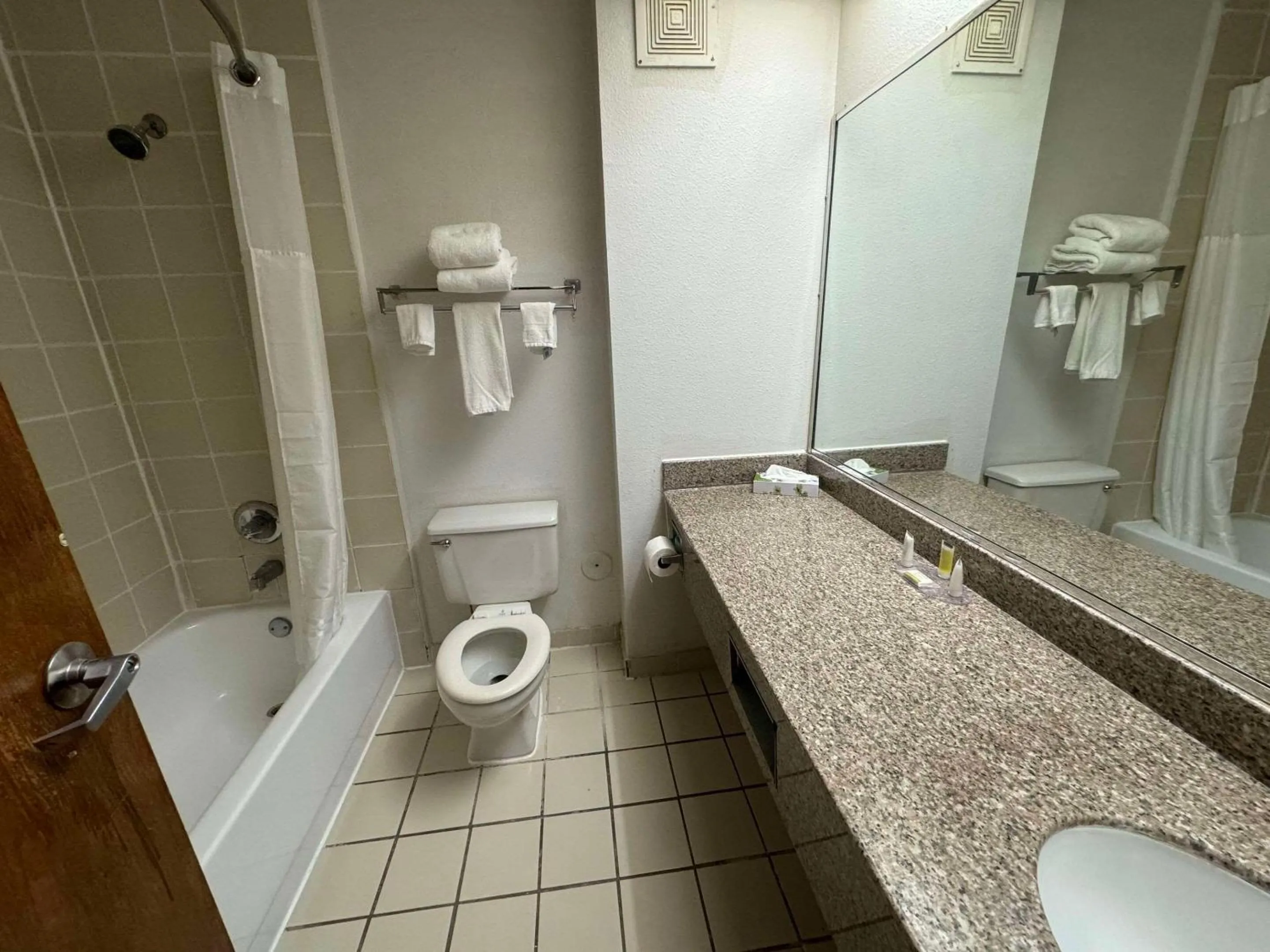 Bedroom in Rodeway Inn Chattanooga Hamilton Place