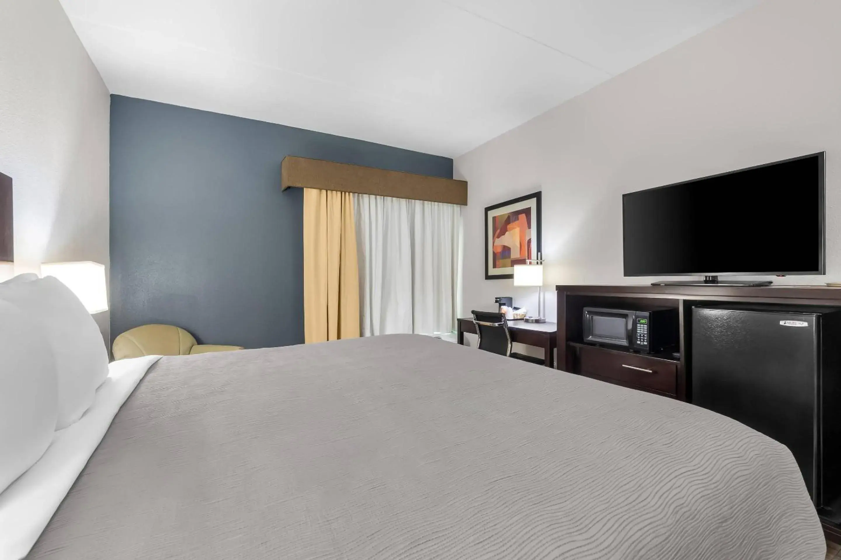 Bedroom, Bed in Quality Inn Chattanooga Hamilton Place Bedroom, Bed in Quality Inn Chattanooga Hamilton Place