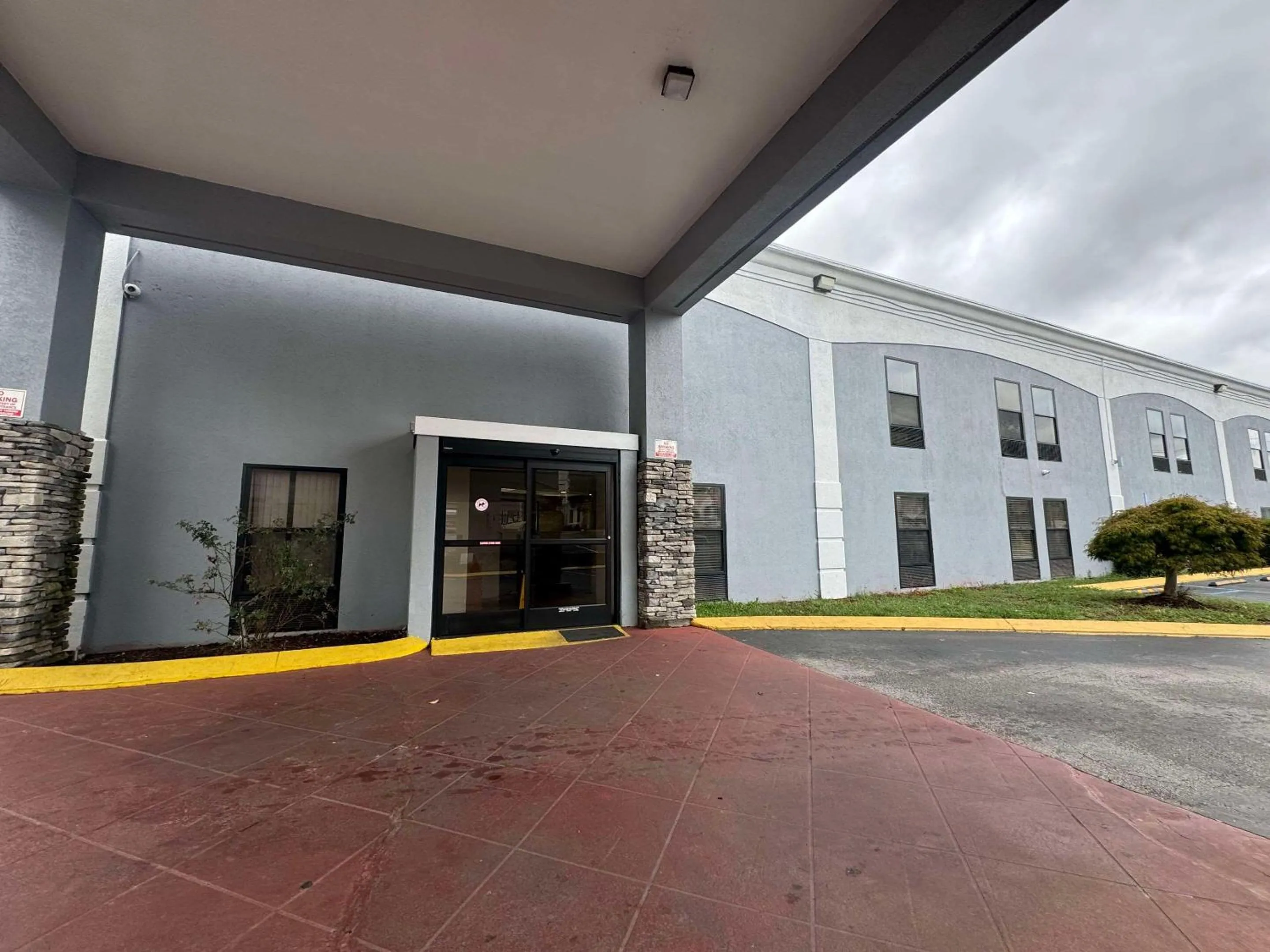 Property building in Rodeway Inn Chattanooga Hamilton Place