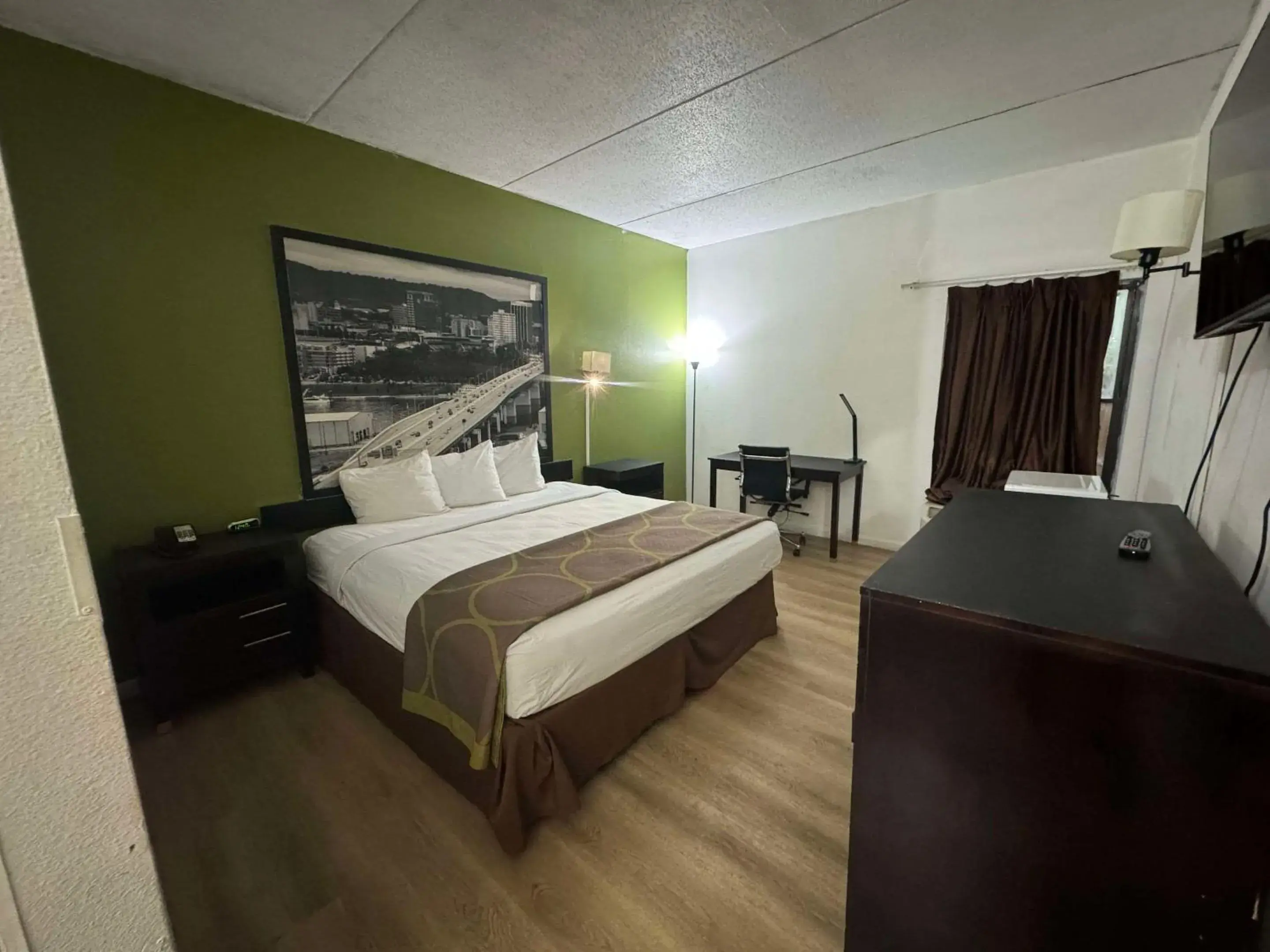 Bedroom, Bed in Rodeway Inn Chattanooga Hamilton Place Bedroom, Bed in Rodeway Inn Chattanooga Hamilton Place