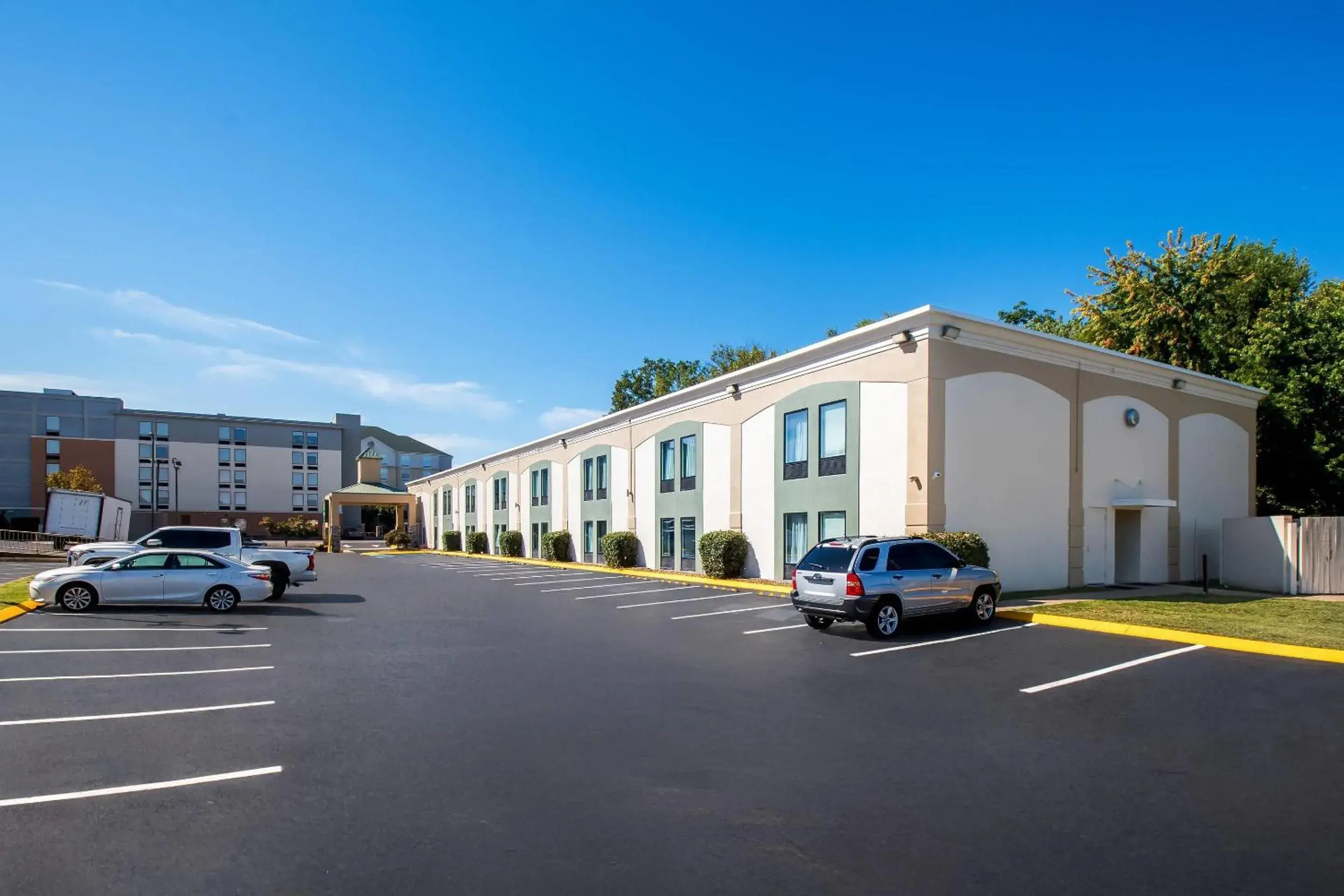 Property building in Quality Inn Chattanooga Hamilton Place Property building in Quality Inn Chattanooga Hamilton Place