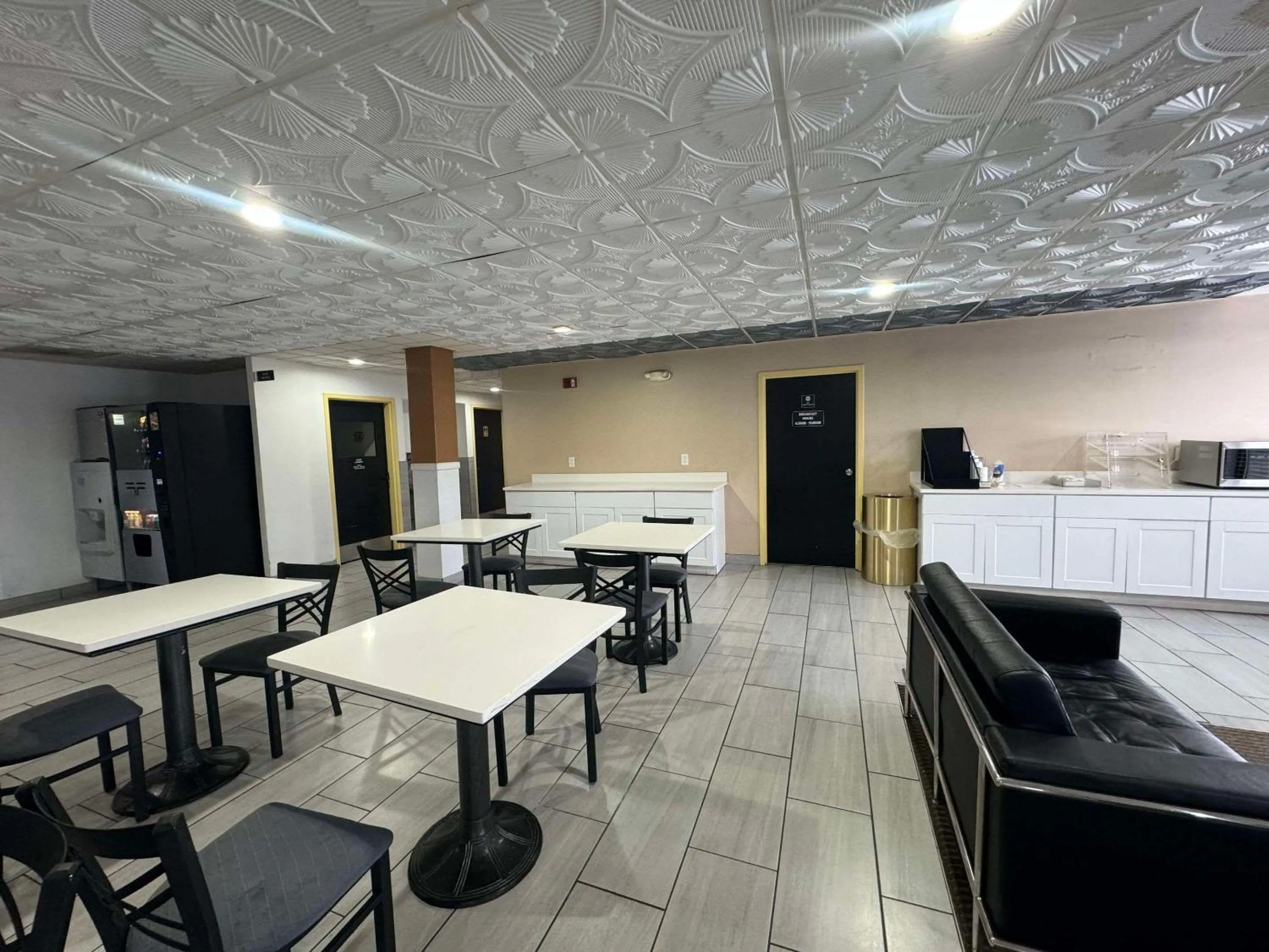 Breakfast in Rodeway Inn Chattanooga Hamilton Place