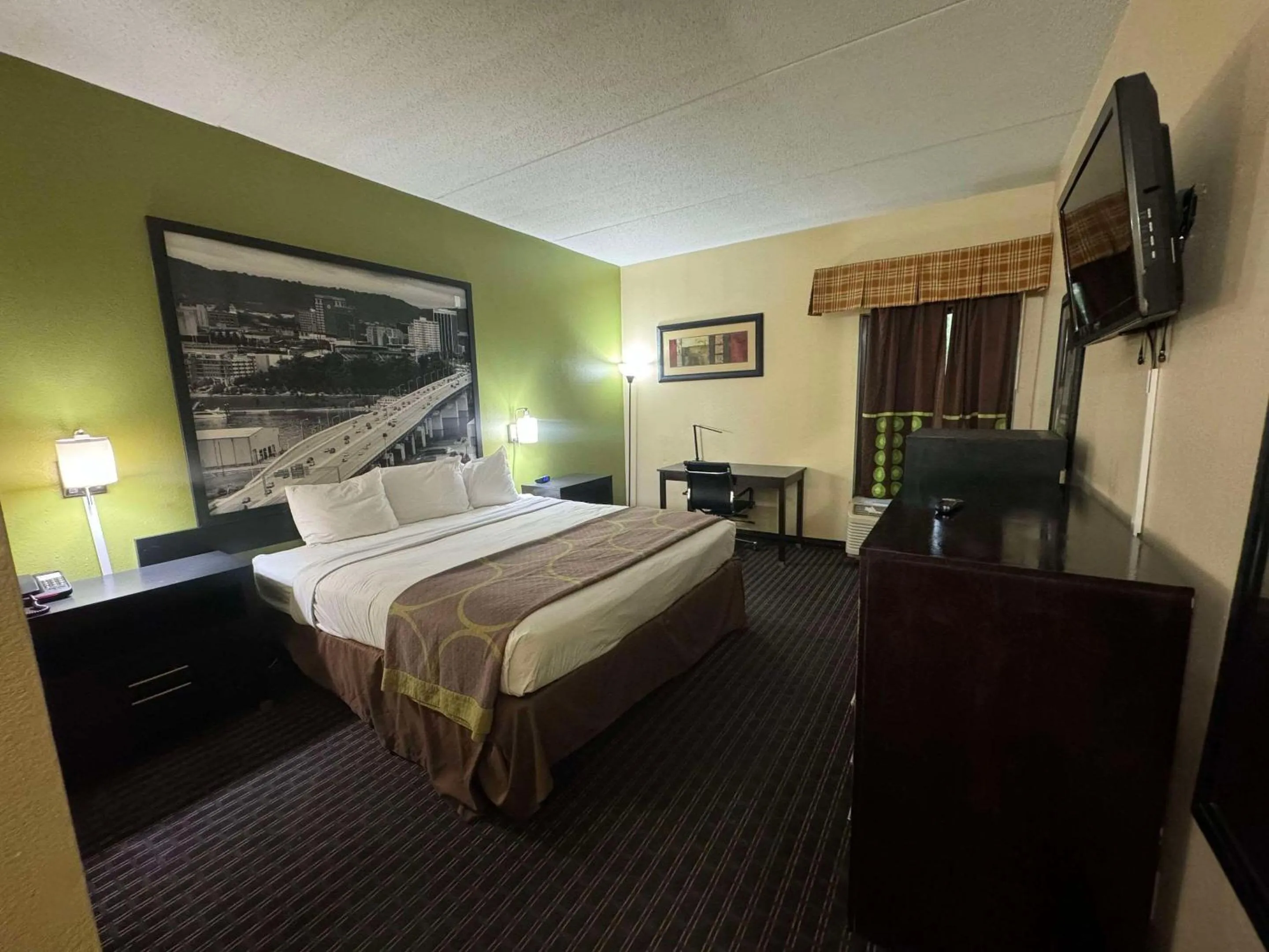 Bedroom, Bed in Rodeway Inn Chattanooga Hamilton Place
