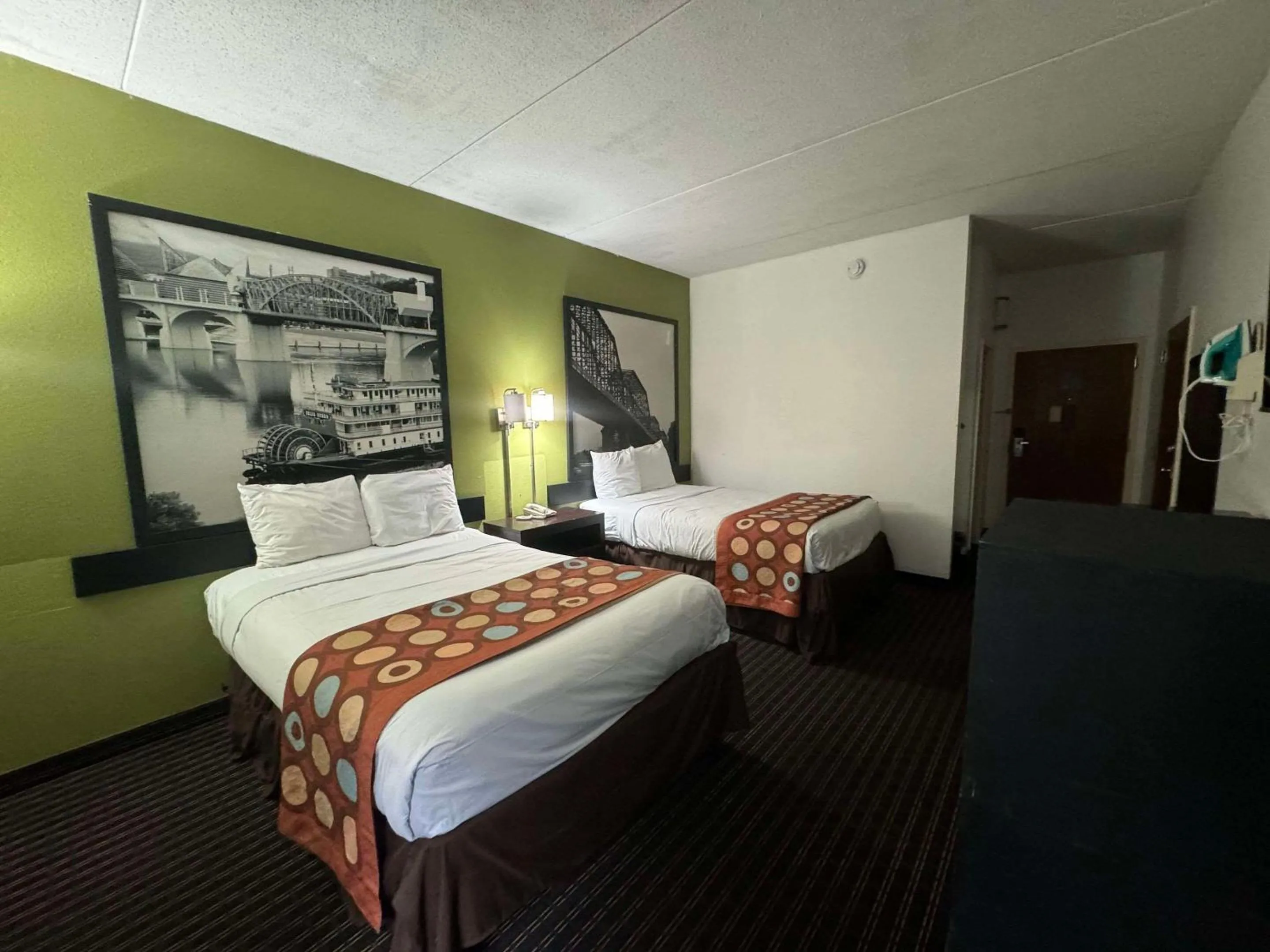 Bedroom, Bed in Rodeway Inn Chattanooga Hamilton Place
