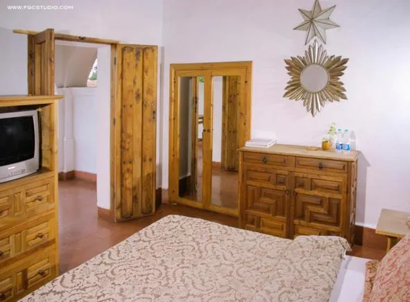 Bed in Posada de la Mision, Hotel Museo y Jardin