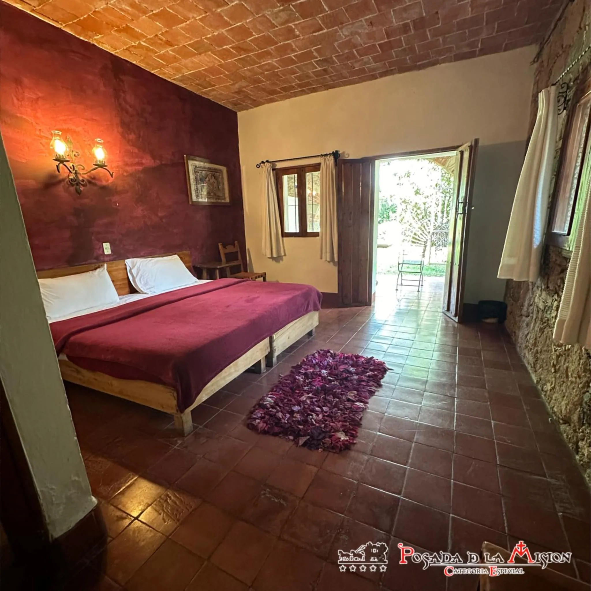Bed in Posada de la Mision, Hotel Museo y Jardin