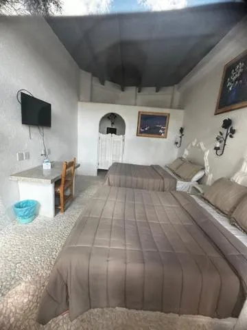 Bed in Posada de la Mision, Hotel Museo y Jardin