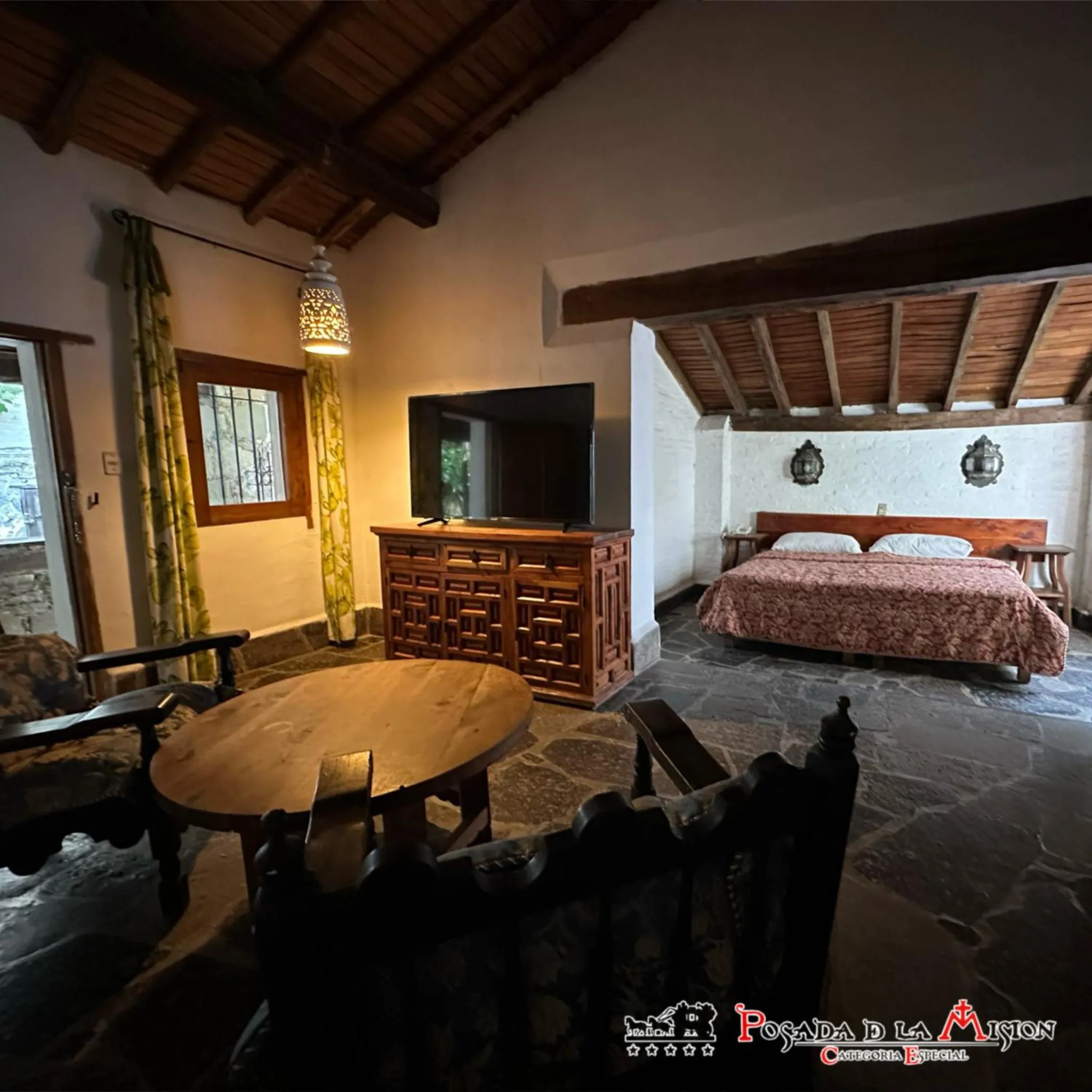 Bed in Posada de la Mision, Hotel Museo y Jardin