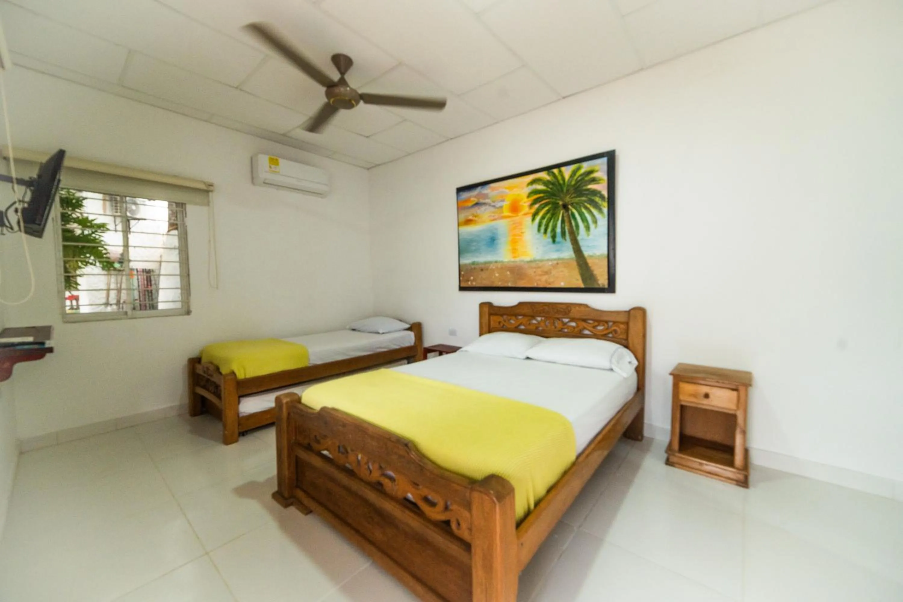 Photo of the whole room, Bed in Hostal del Mar - Tolu