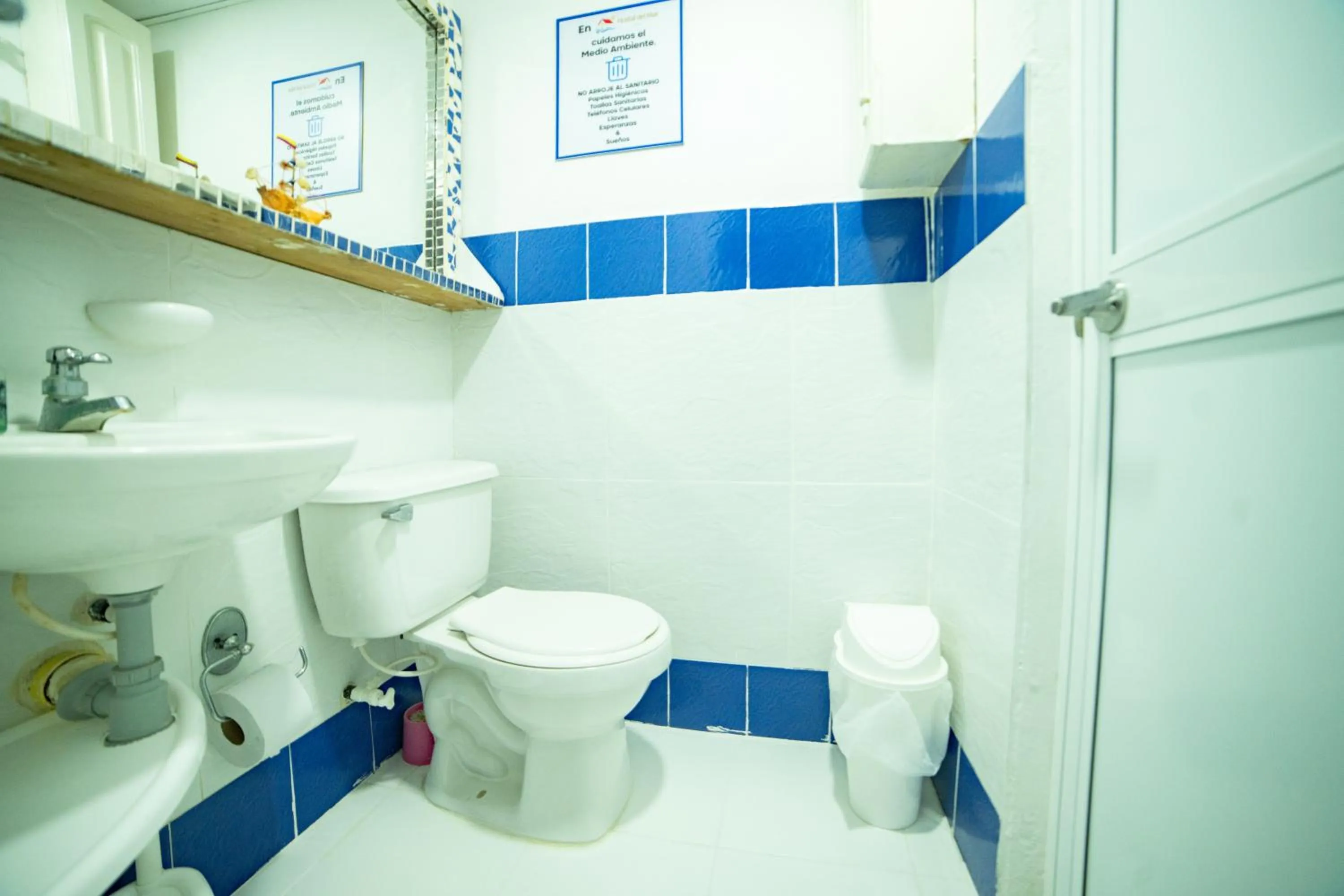 Bathroom in Hostal del Mar - Tolu