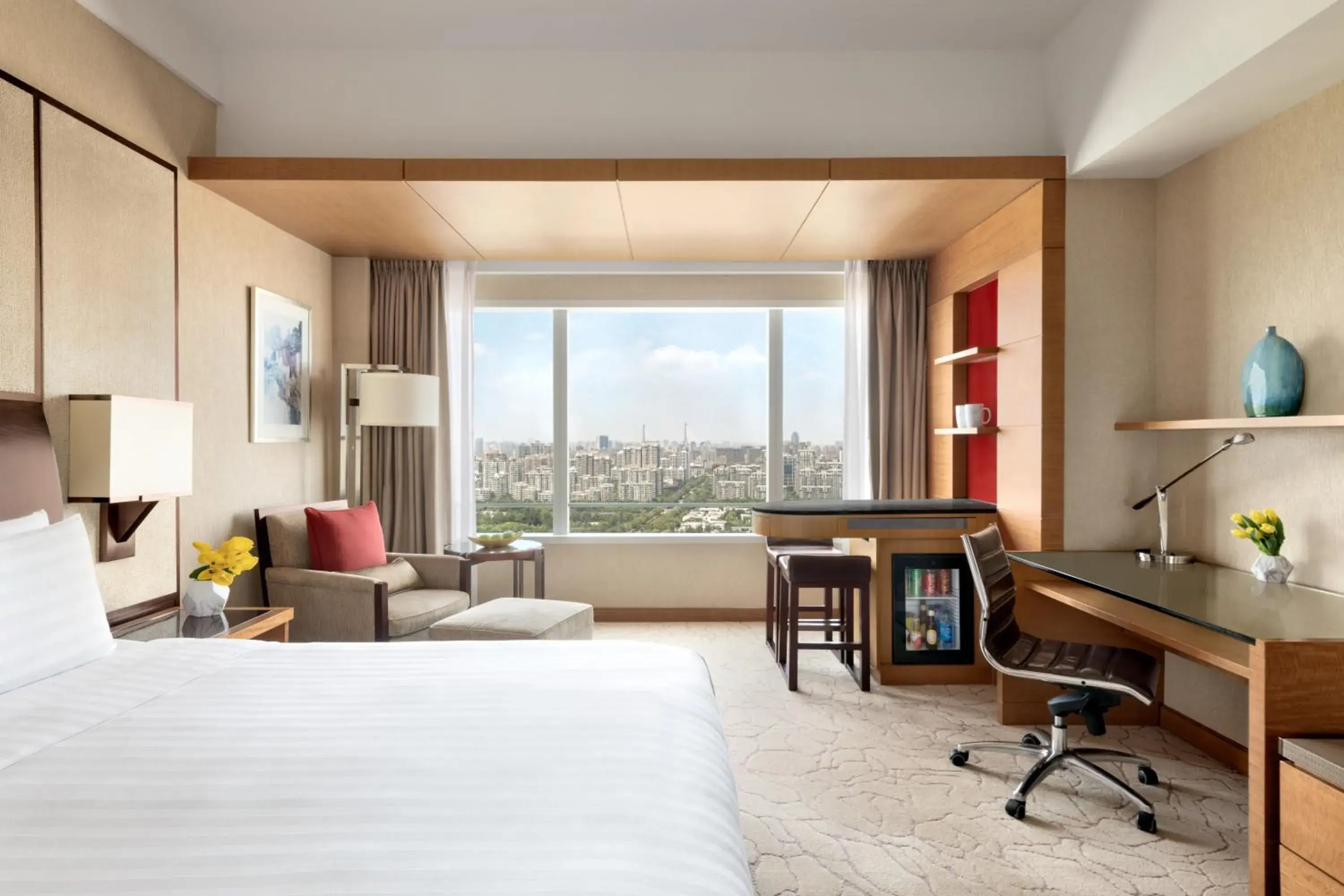 Club King Room - single occupancy in Kerry Hotel Pudong, Shanghai - Indoor Connecting to Shanghai New International Expo Centre Club King Room - single occupancy in Kerry Hotel Pudong, Shanghai - Indoor Connecting to Shanghai New International Expo Centre