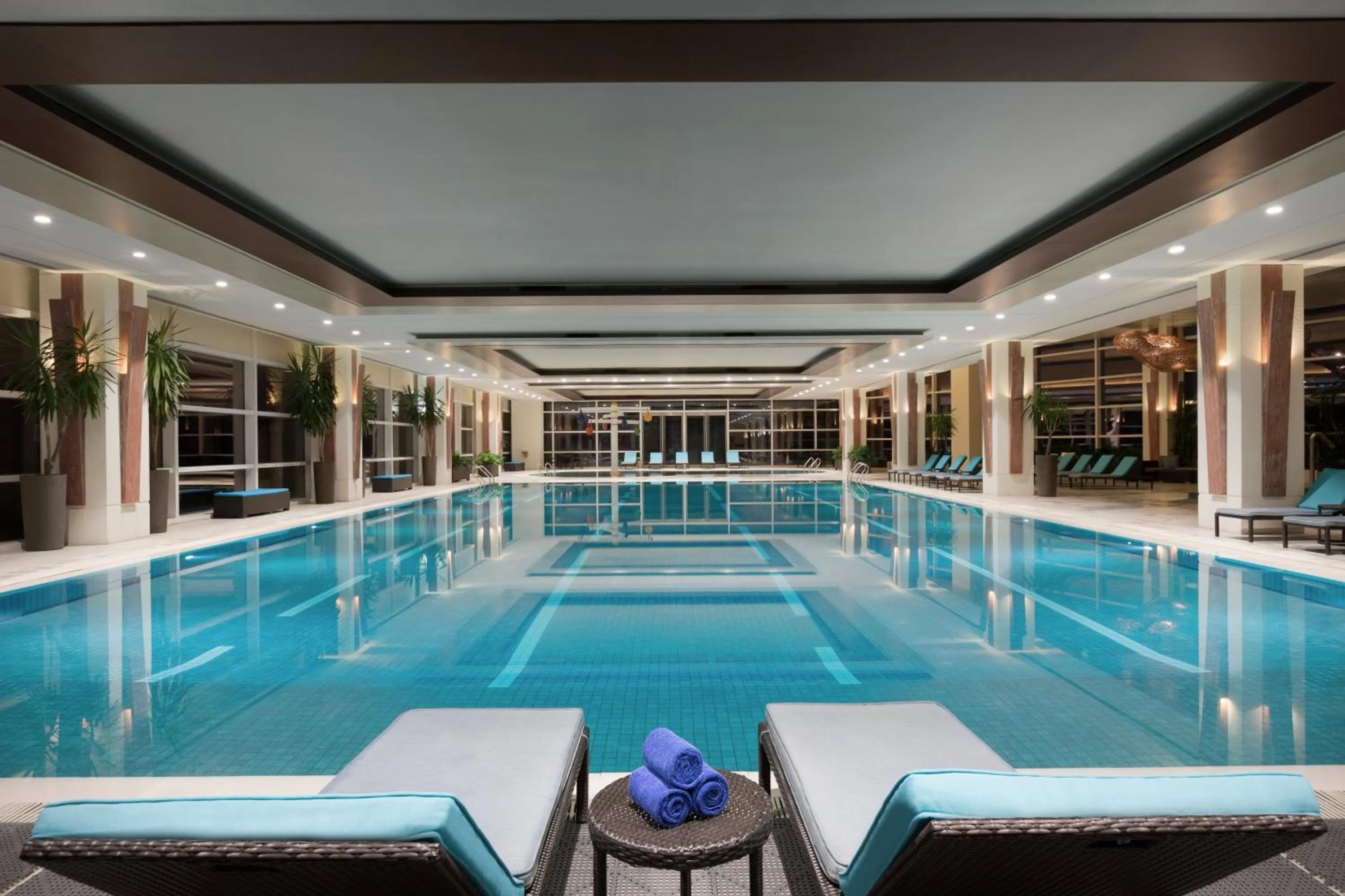Swimming pool in Kerry Hotel Pudong, Shanghai - Indoor Connecting to Shanghai New International Expo Centre