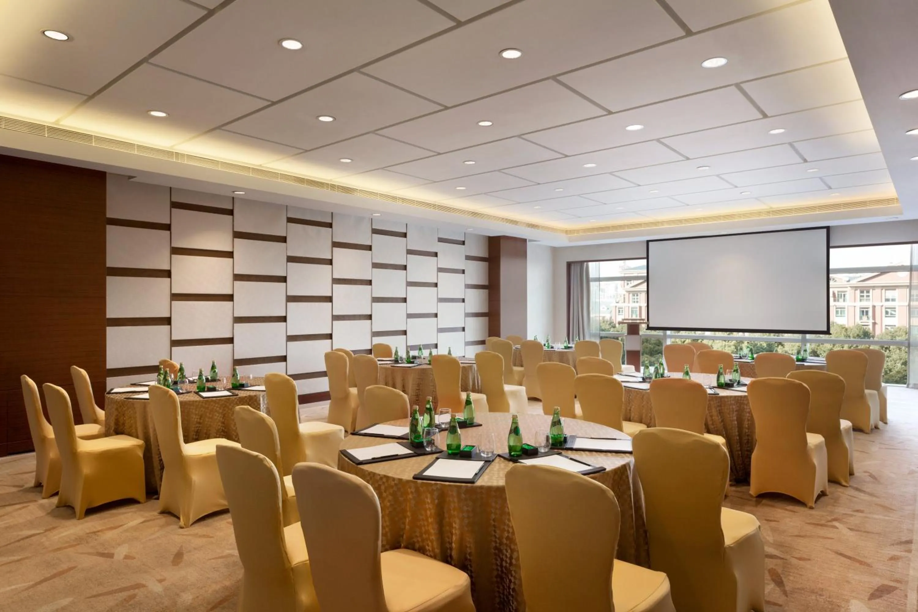 Banquet/Function facilities in Kerry Hotel Pudong, Shanghai - Indoor Connecting to Shanghai New International Expo Centre