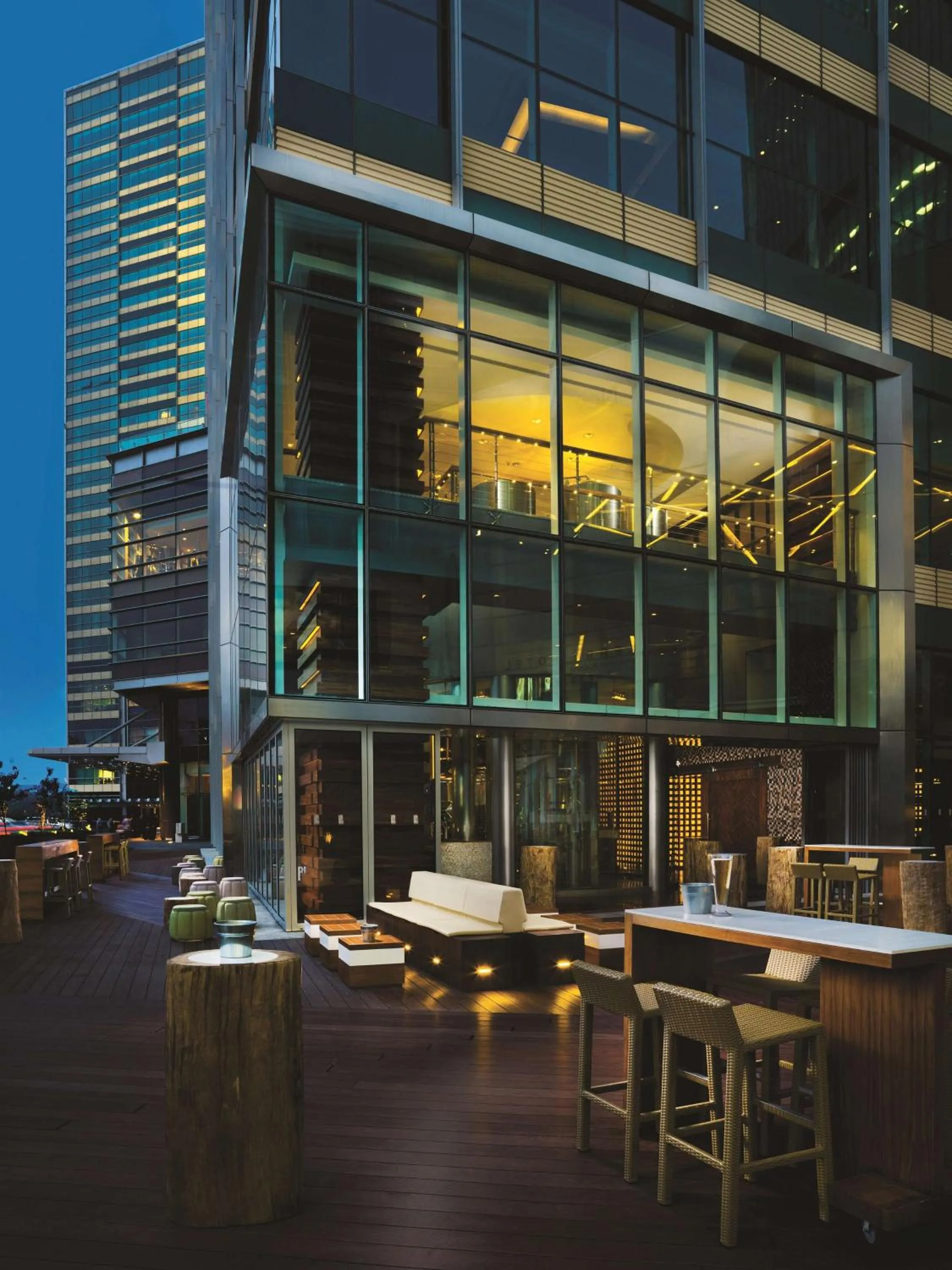 Lounge or bar in Kerry Hotel Pudong, Shanghai - Indoor Connecting to Shanghai New International Expo Centre