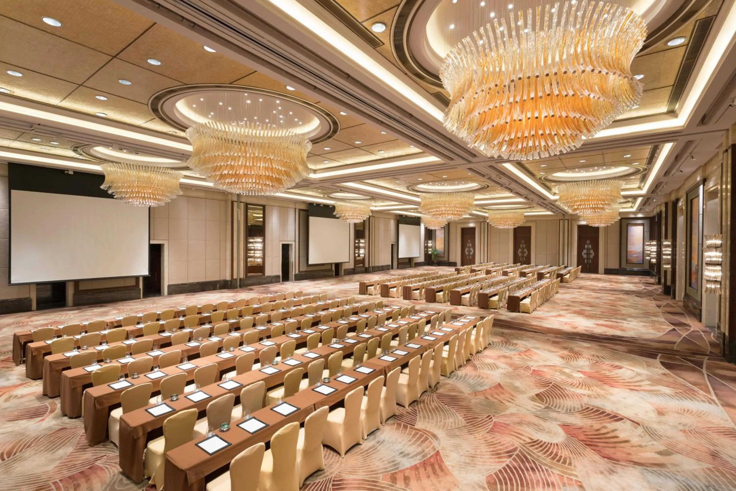 Banquet/Function facilities in Kerry Hotel Pudong, Shanghai - Indoor Connecting to Shanghai New International Expo Centre