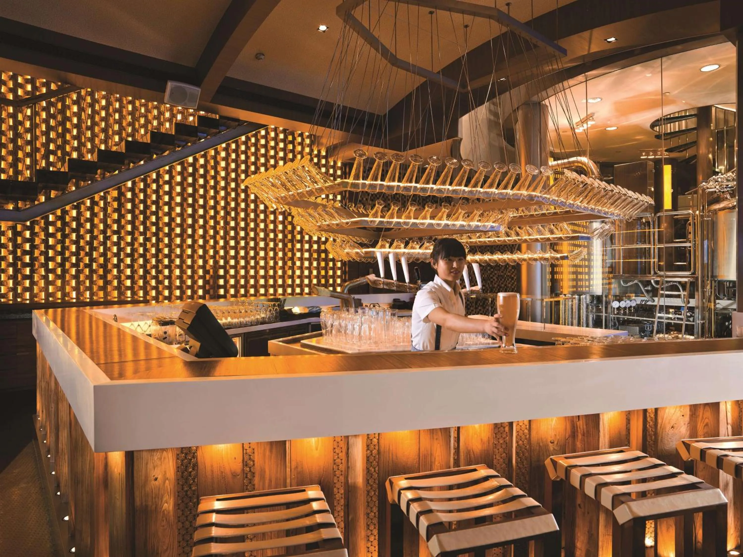 Lounge or bar in Kerry Hotel Pudong, Shanghai - Indoor Connecting to Shanghai New International Expo Centre
