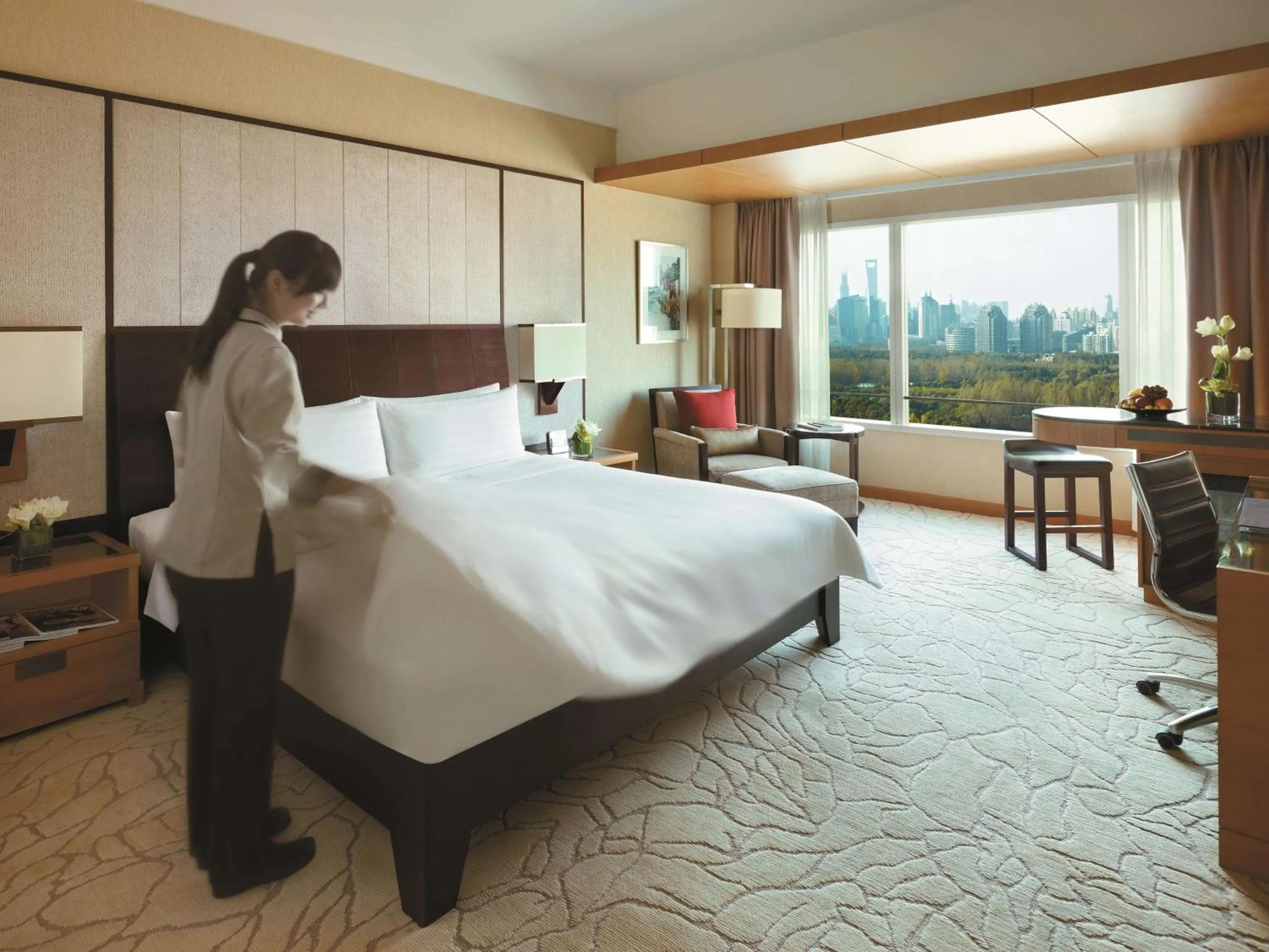 Photo of the whole room, Bed in Kerry Hotel Pudong, Shanghai - Indoor Connecting to Shanghai New International Expo Centre
